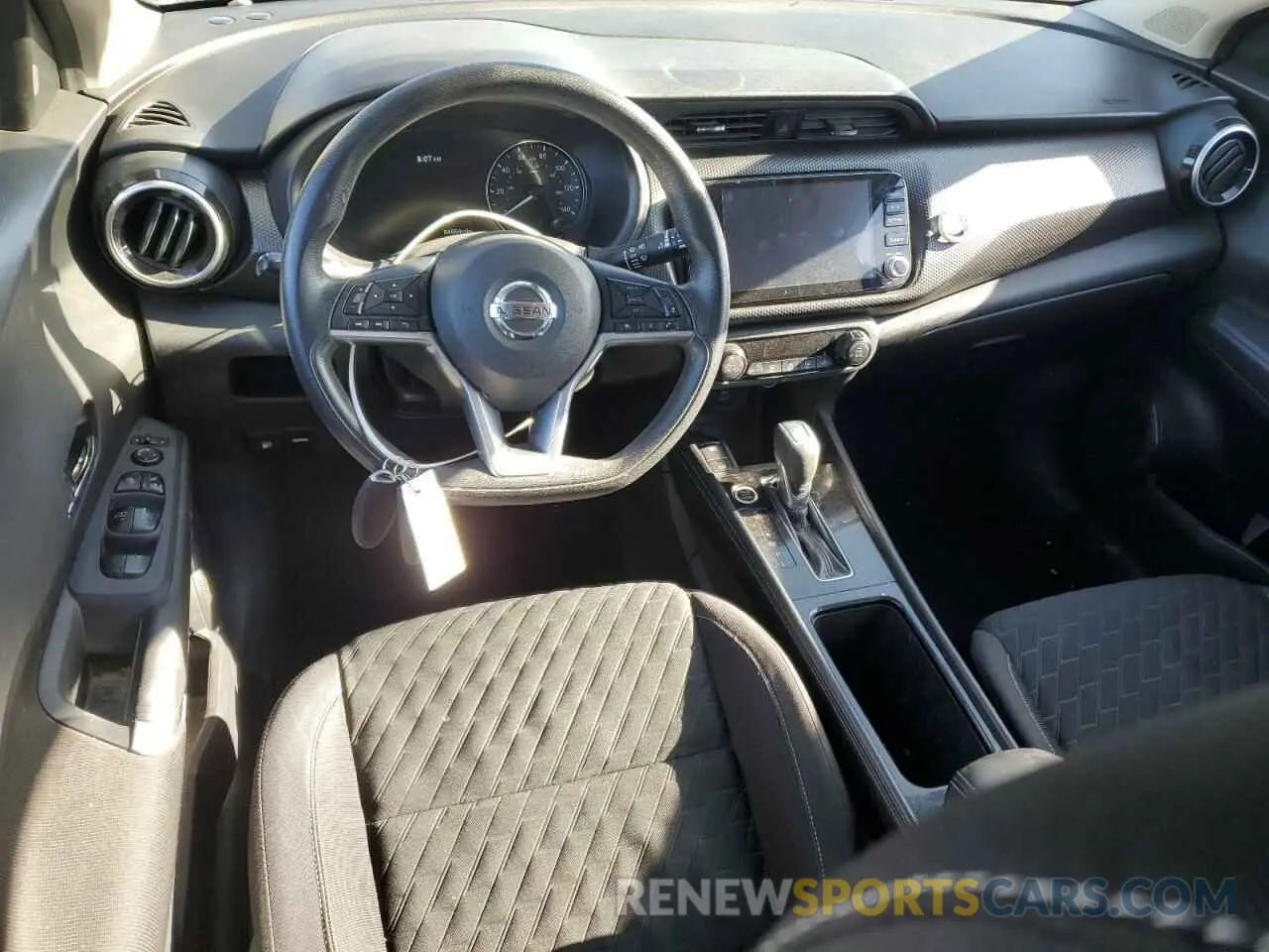 8 Photograph of a damaged car 3N1CP5CV6ML503654 NISSAN KICKS 2021