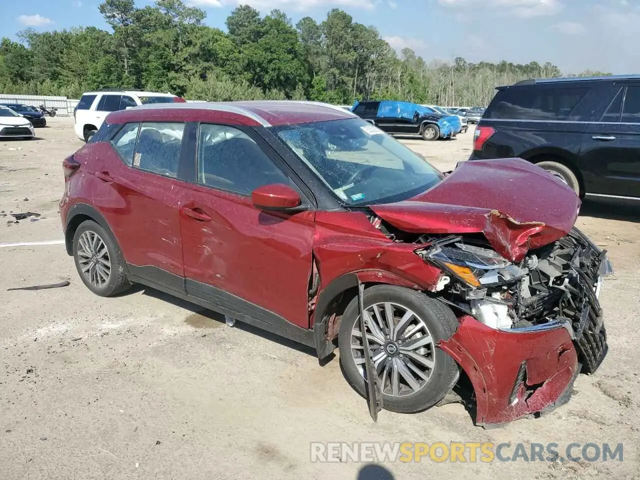 4 Photograph of a damaged car 3N1CP5CV6ML526397 NISSAN KICKS 2021