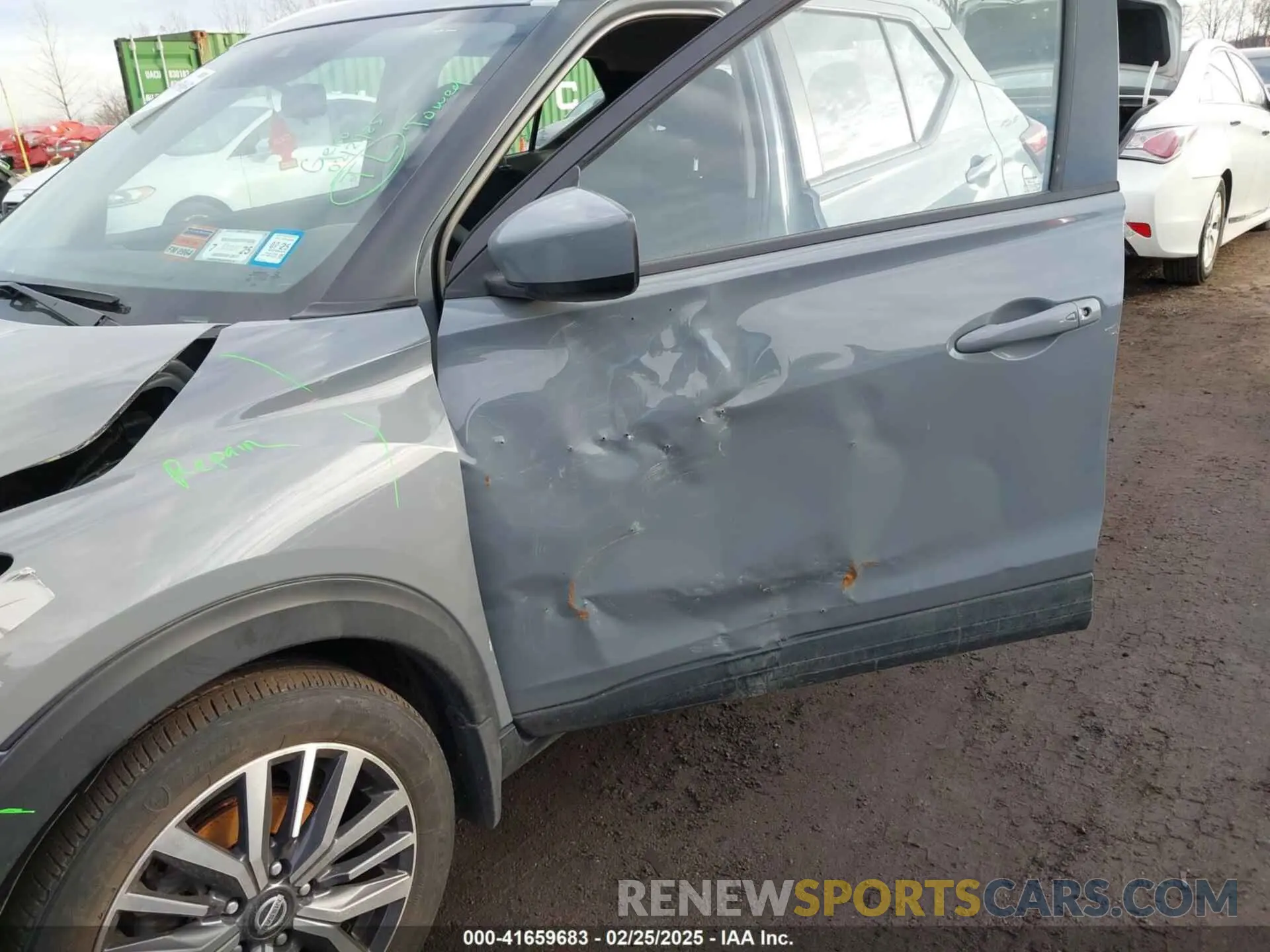 17 Photograph of a damaged car 3N1CP5CV6ML529185 NISSAN KICKS 2021