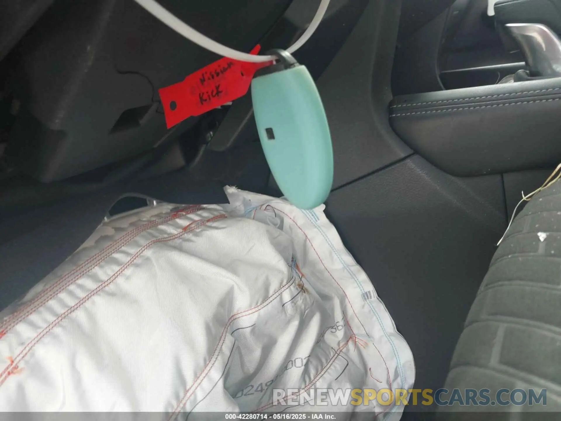 11 Photograph of a damaged car 3N1CP5CV6ML547055 NISSAN KICKS 2021