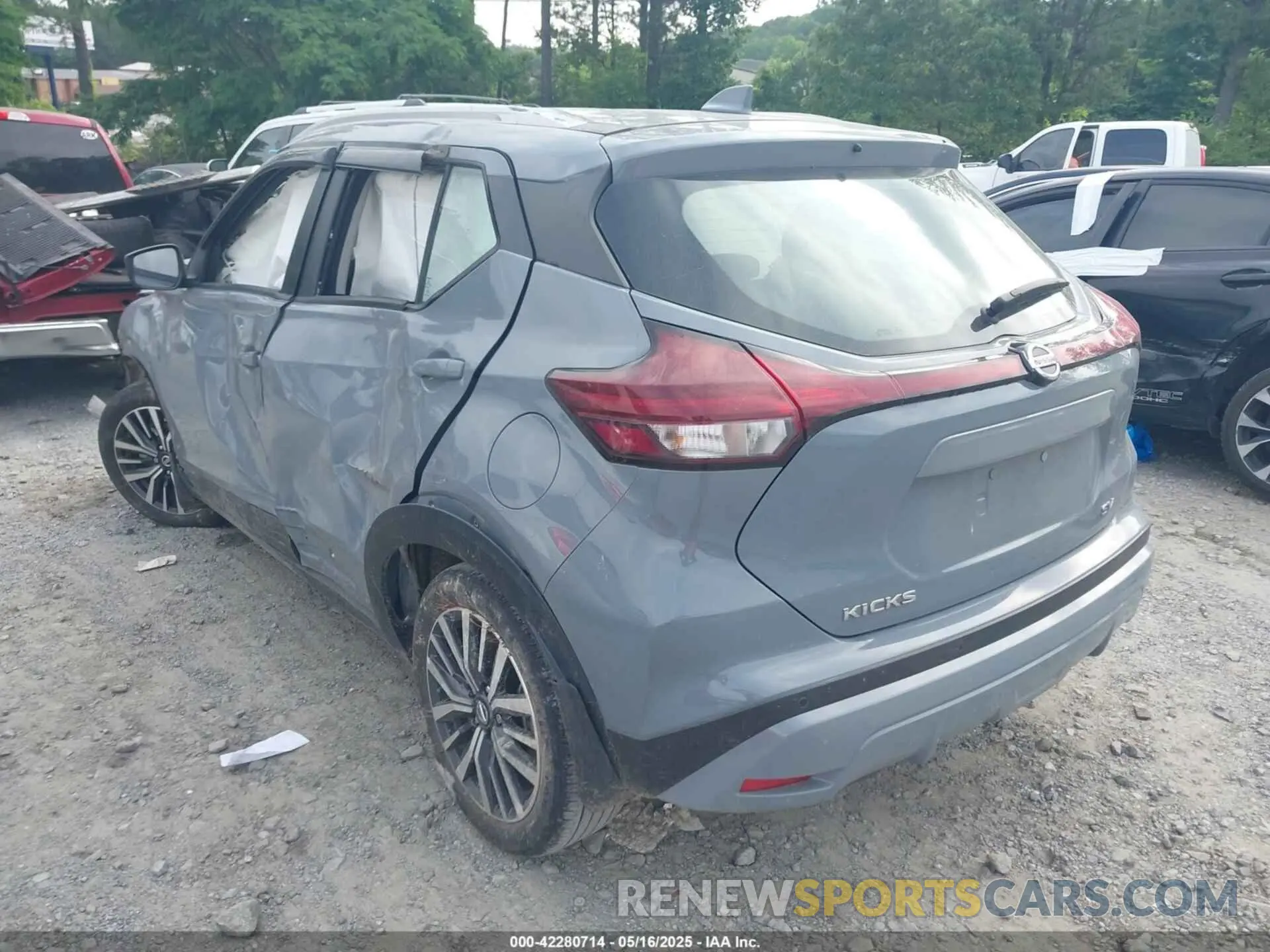 3 Photograph of a damaged car 3N1CP5CV6ML547055 NISSAN KICKS 2021