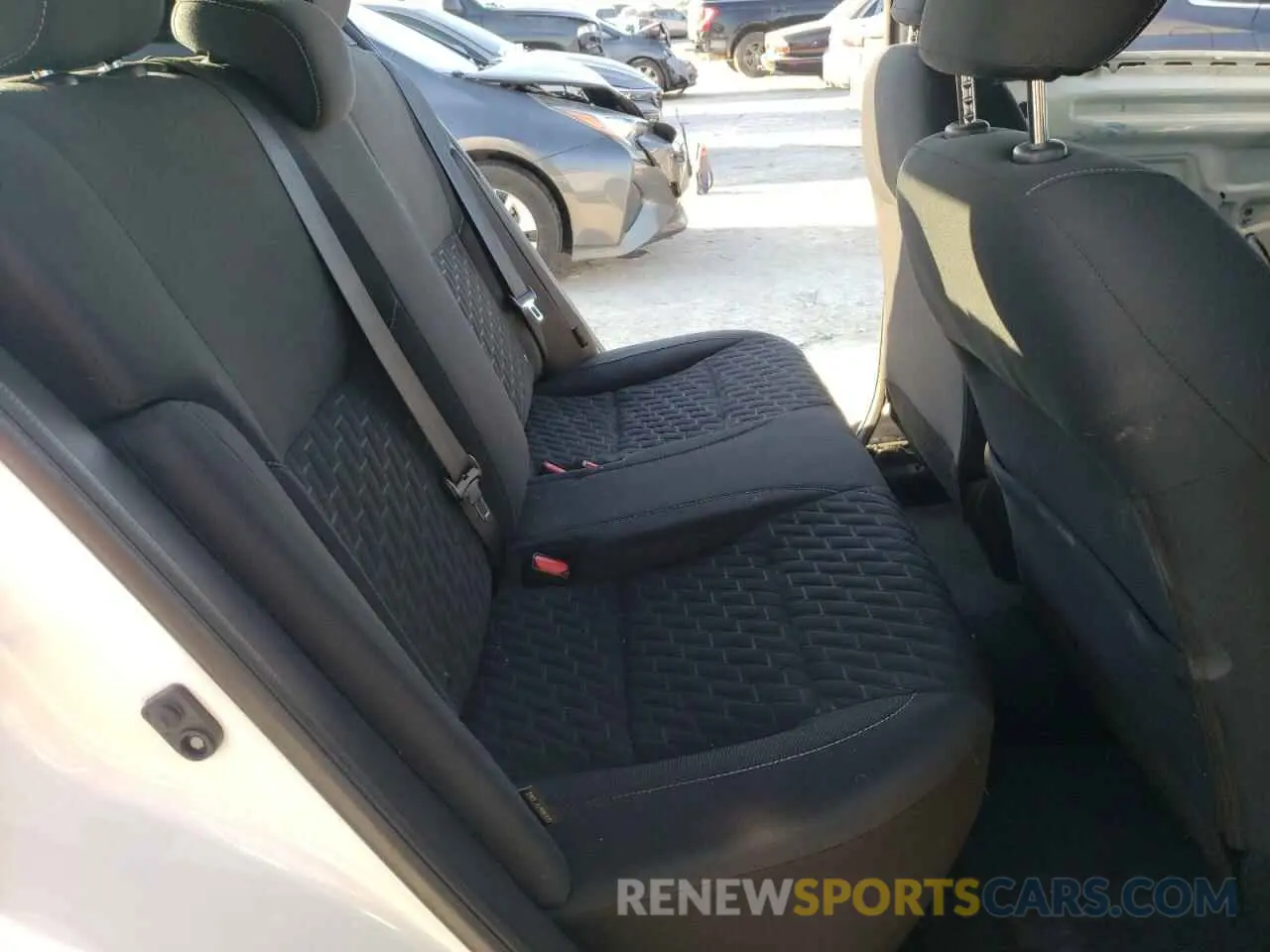 10 Photograph of a damaged car 3N1CP5CV7ML500584 NISSAN KICKS 2021