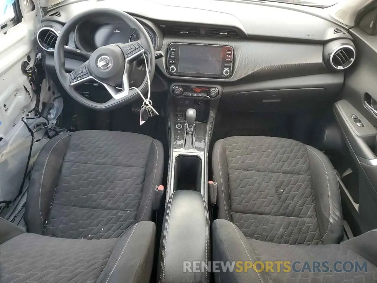 8 Photograph of a damaged car 3N1CP5CV7ML500584 NISSAN KICKS 2021