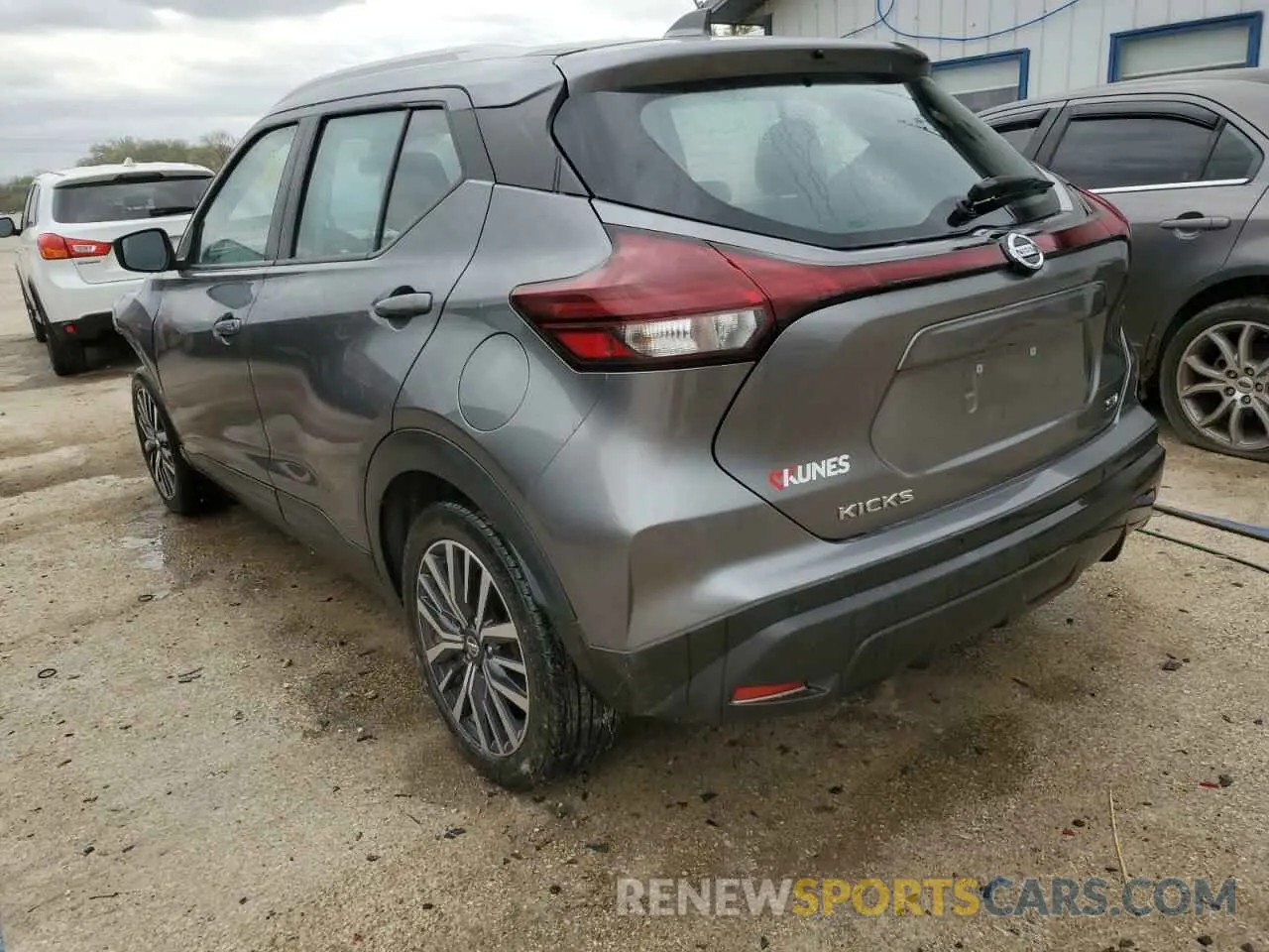 2 Photograph of a damaged car 3N1CP5CV8ML469717 NISSAN KICKS 2021