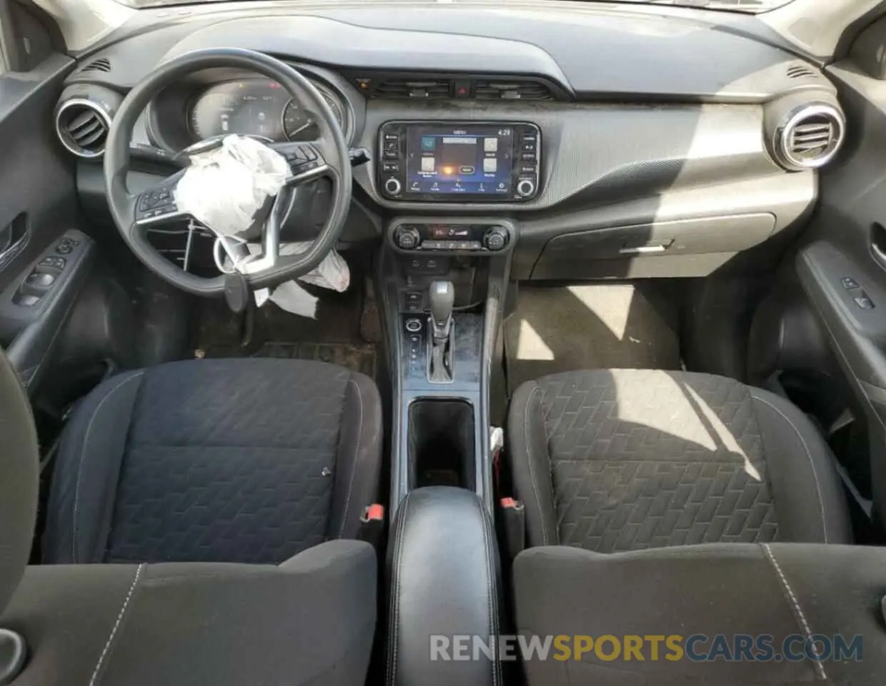 8 Photograph of a damaged car 3N1CP5CV8ML469717 NISSAN KICKS 2021