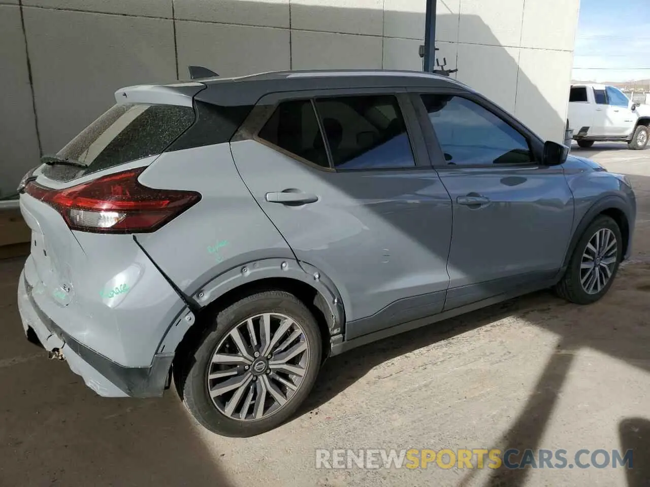 3 Photograph of a damaged car 3N1CP5CV8ML477834 NISSAN KICKS 2021