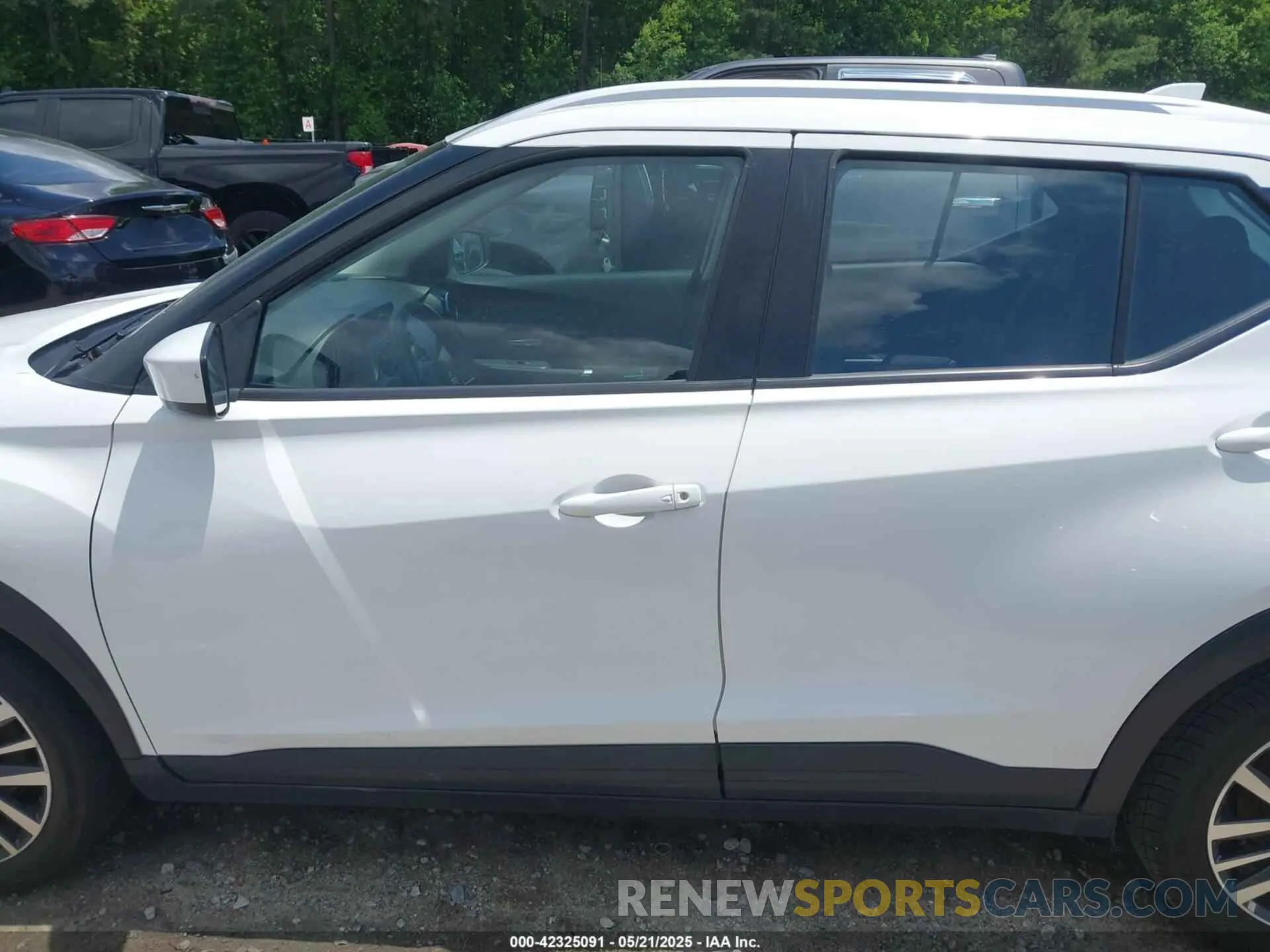 14 Photograph of a damaged car 3N1CP5CV8ML484251 NISSAN KICKS 2021
