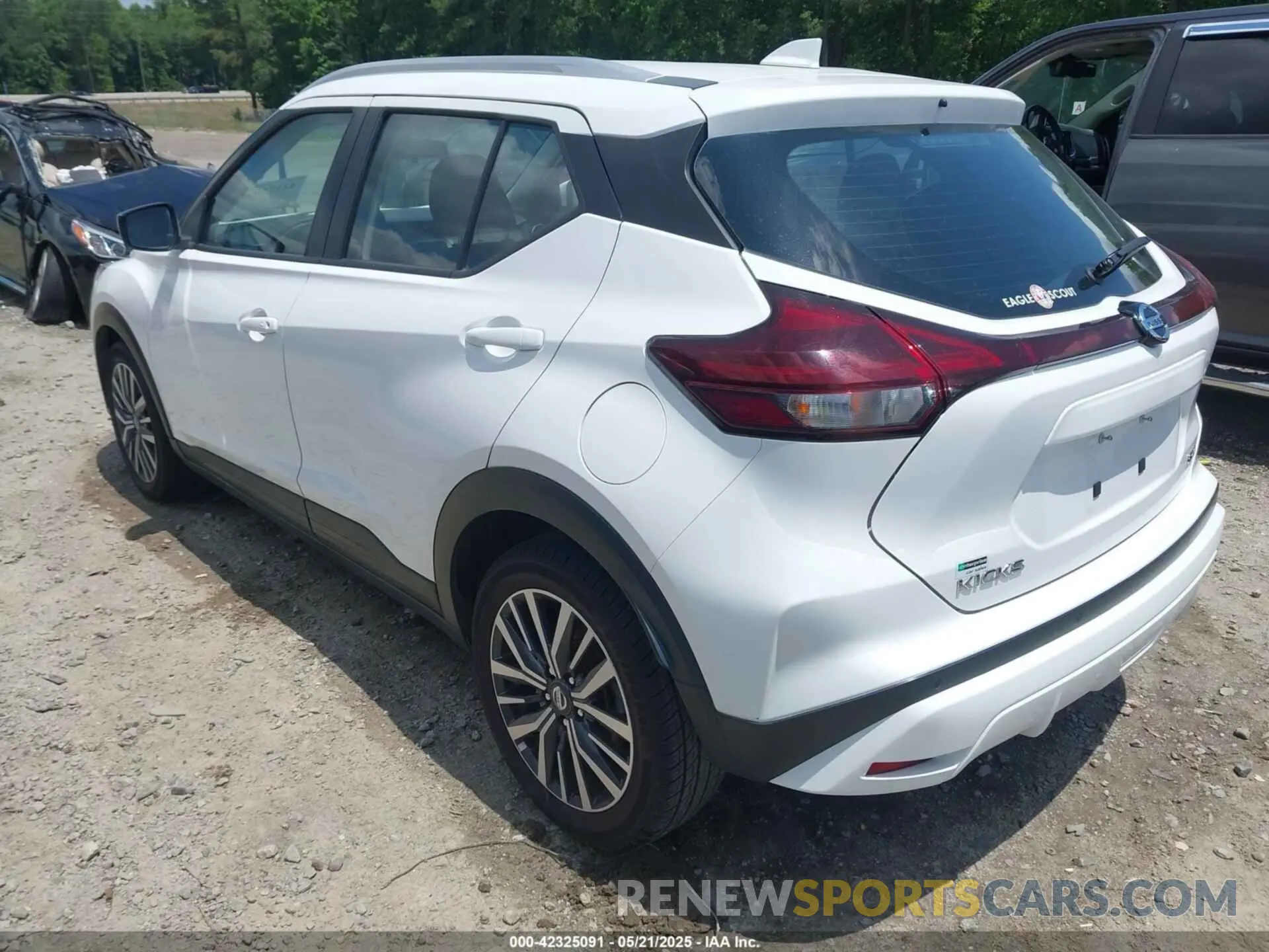 3 Photograph of a damaged car 3N1CP5CV8ML484251 NISSAN KICKS 2021