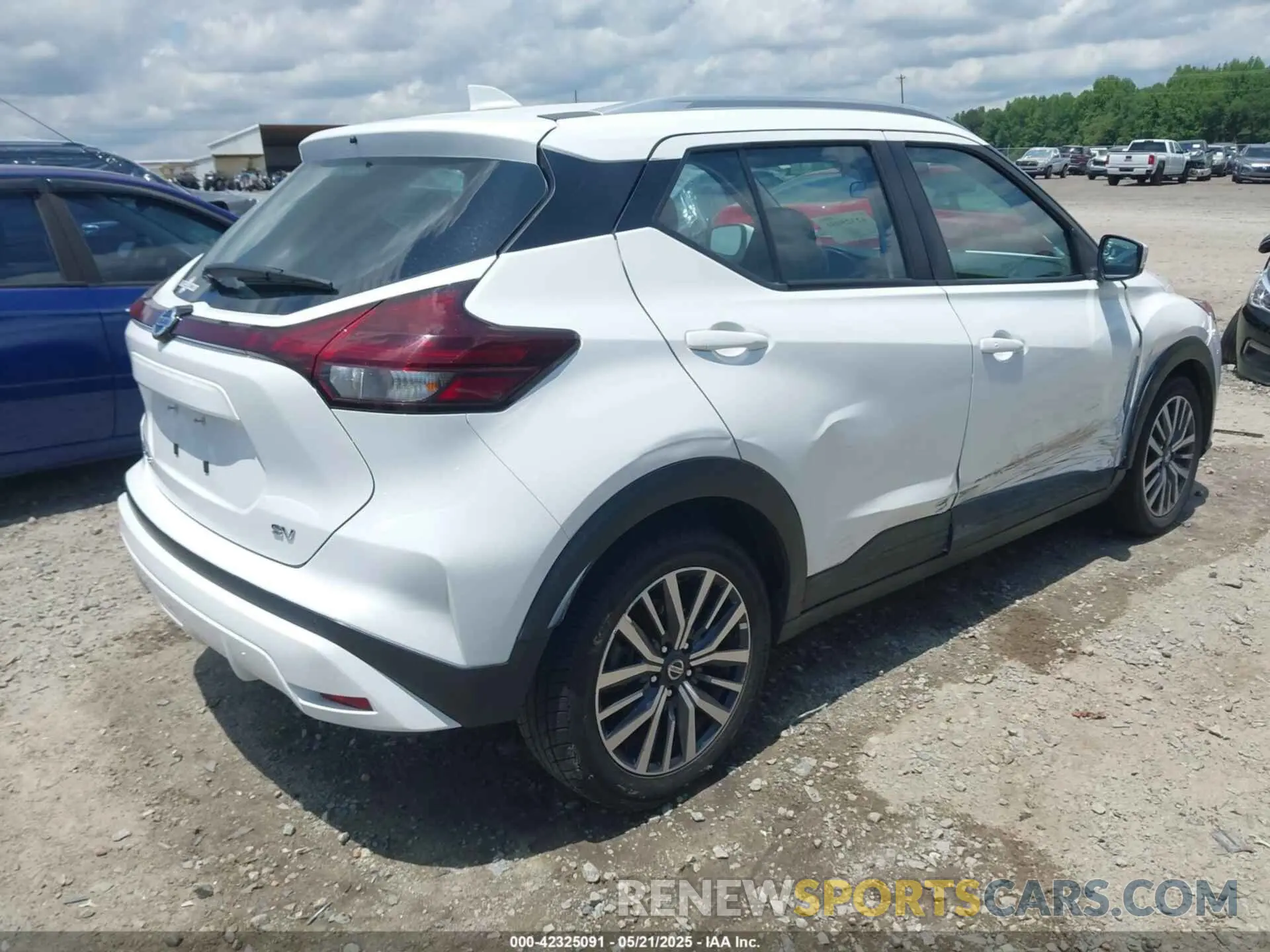 4 Photograph of a damaged car 3N1CP5CV8ML484251 NISSAN KICKS 2021