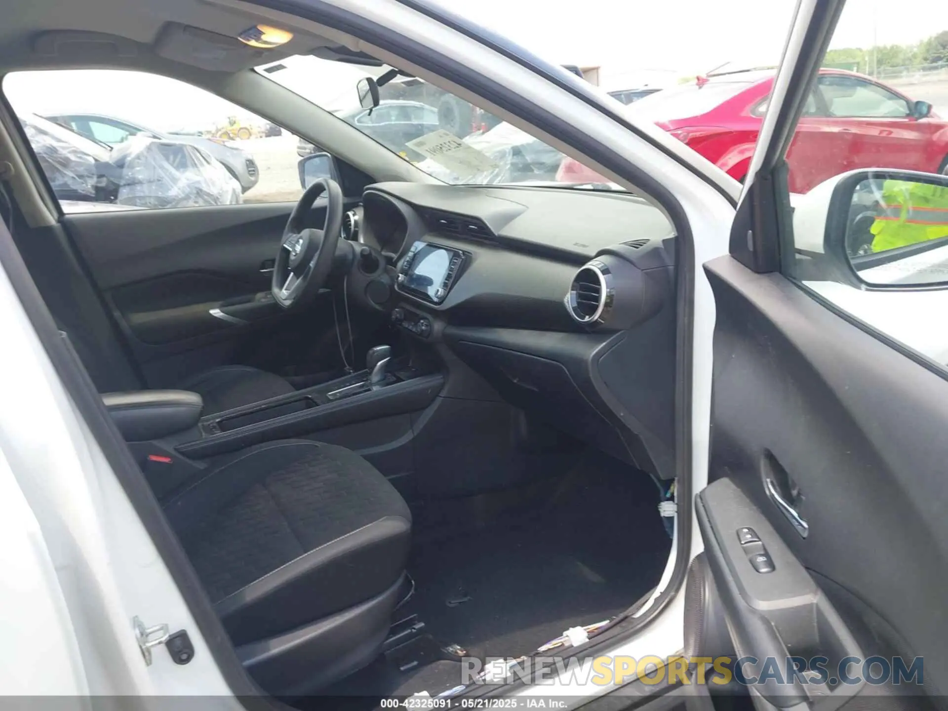 5 Photograph of a damaged car 3N1CP5CV8ML484251 NISSAN KICKS 2021