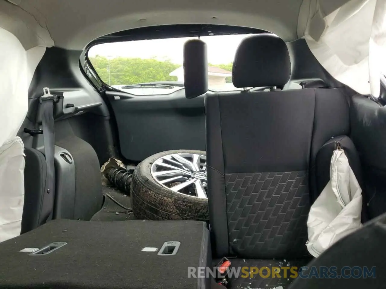 10 Photograph of a damaged car 3N1CP5CV8ML514719 NISSAN KICKS 2021