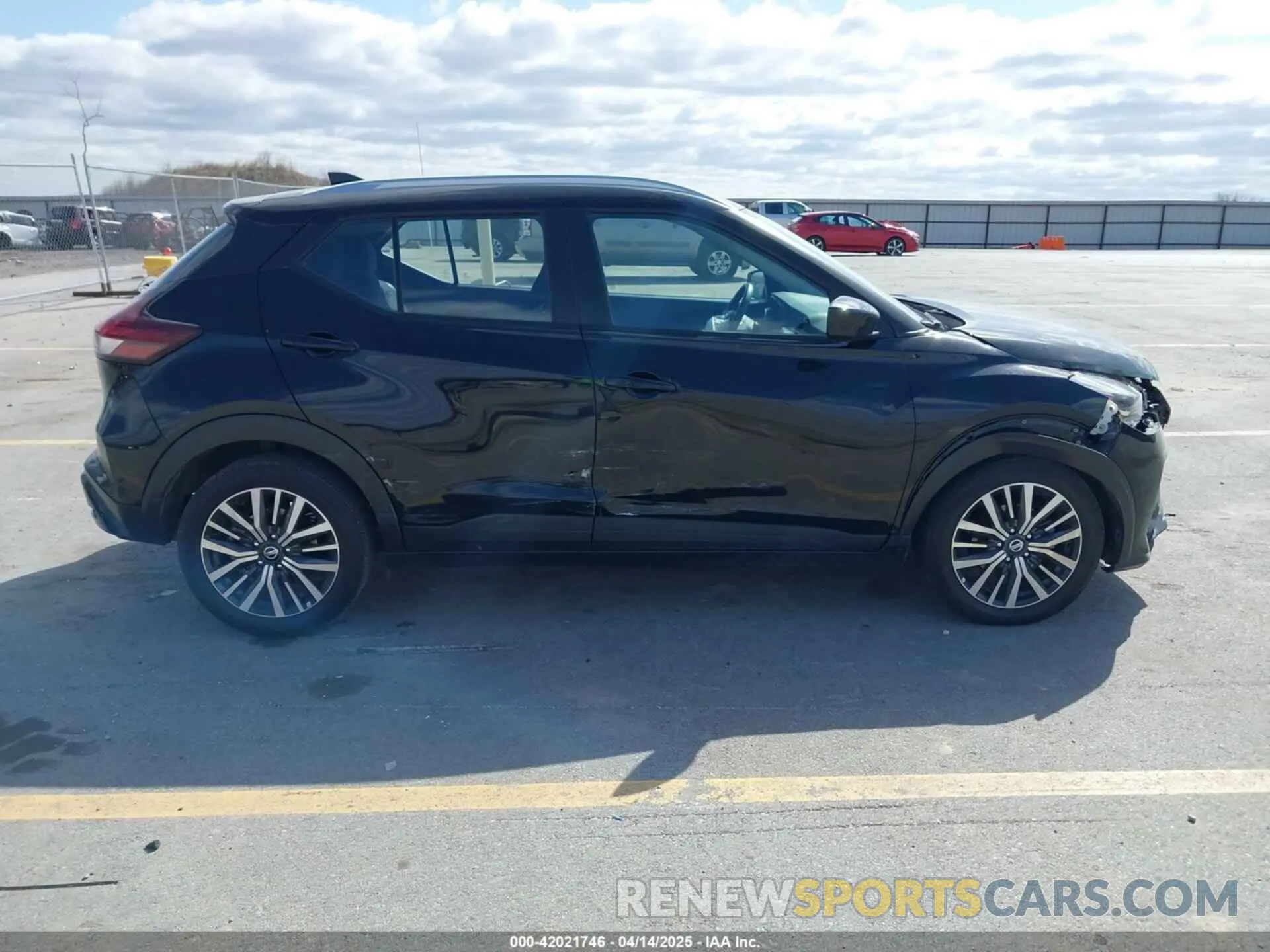 13 Photograph of a damaged car 3N1CP5CV8ML523372 NISSAN KICKS 2021