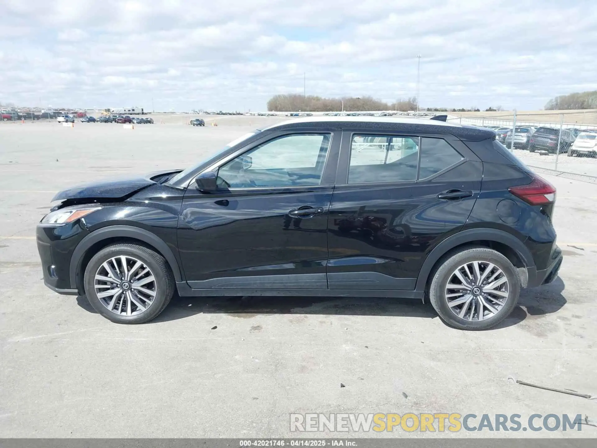 14 Photograph of a damaged car 3N1CP5CV8ML523372 NISSAN KICKS 2021