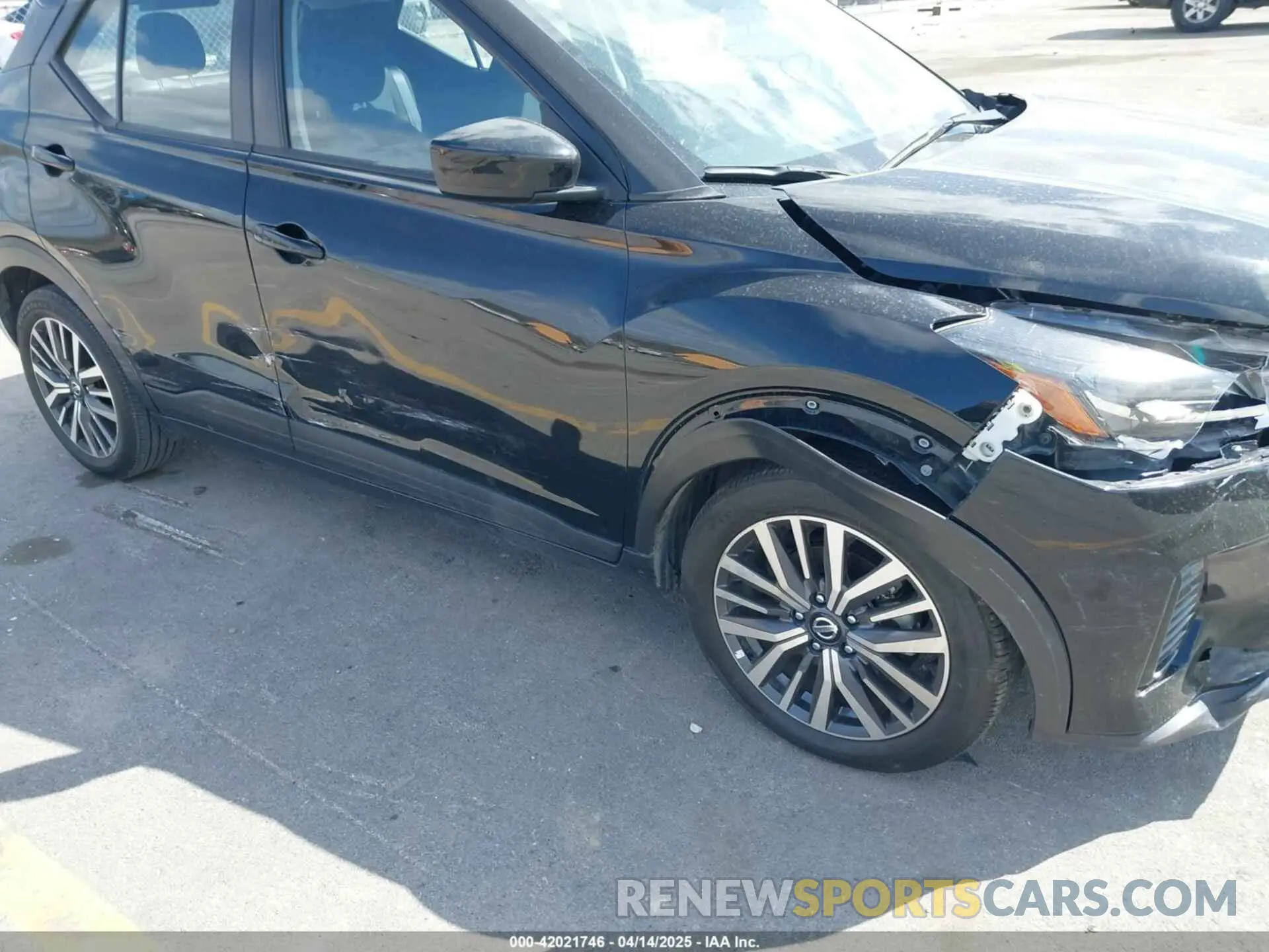 17 Photograph of a damaged car 3N1CP5CV8ML523372 NISSAN KICKS 2021