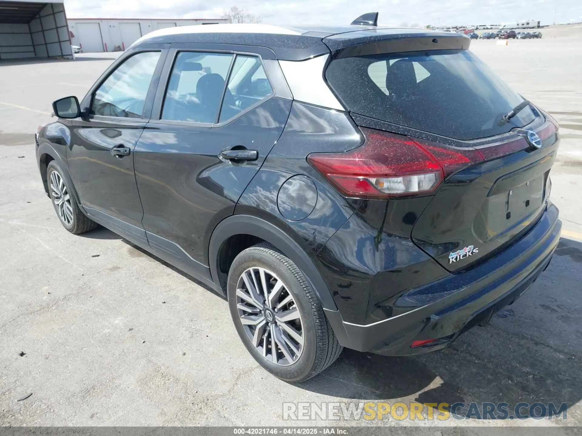 3 Photograph of a damaged car 3N1CP5CV8ML523372 NISSAN KICKS 2021