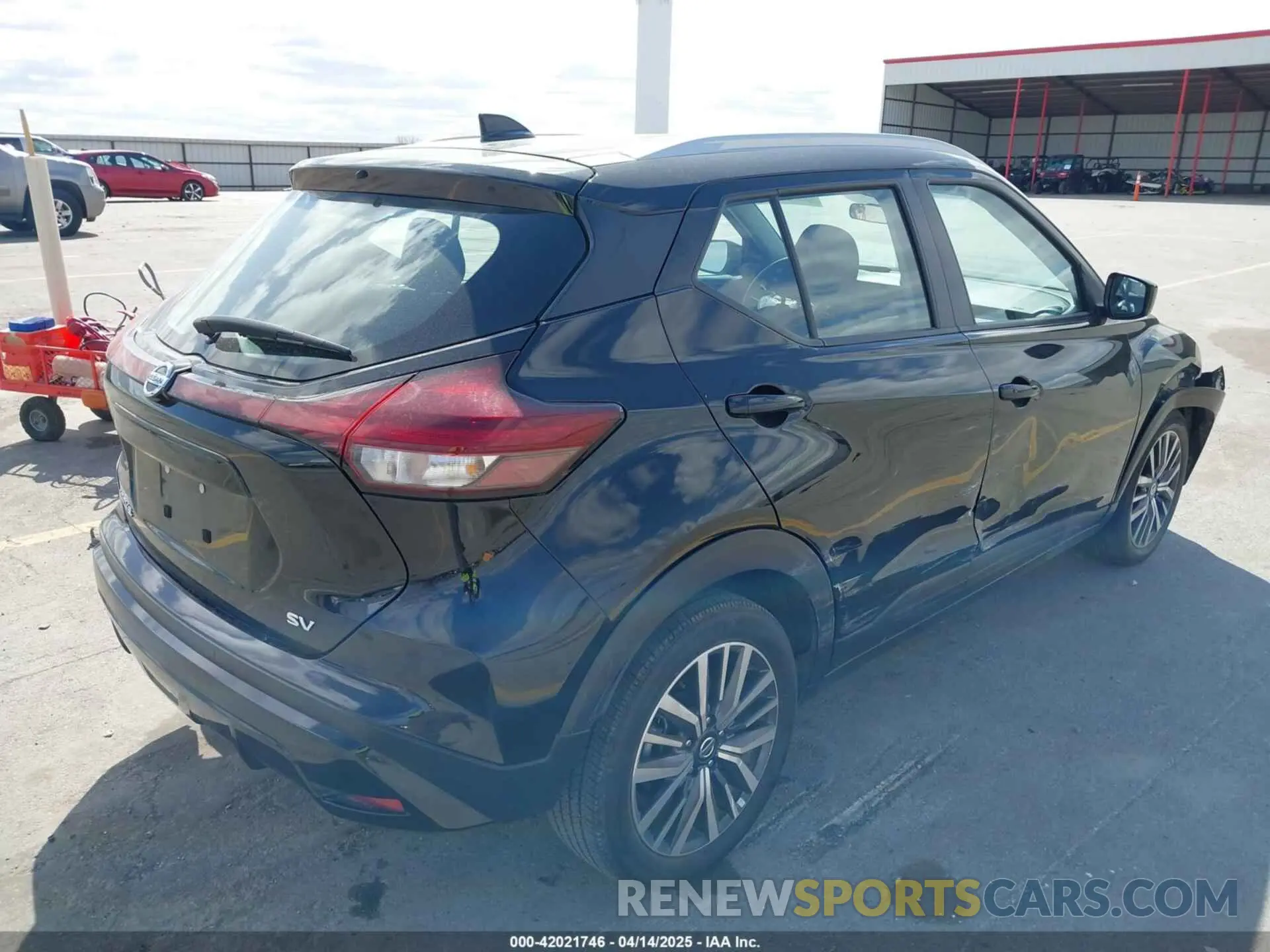 4 Photograph of a damaged car 3N1CP5CV8ML523372 NISSAN KICKS 2021