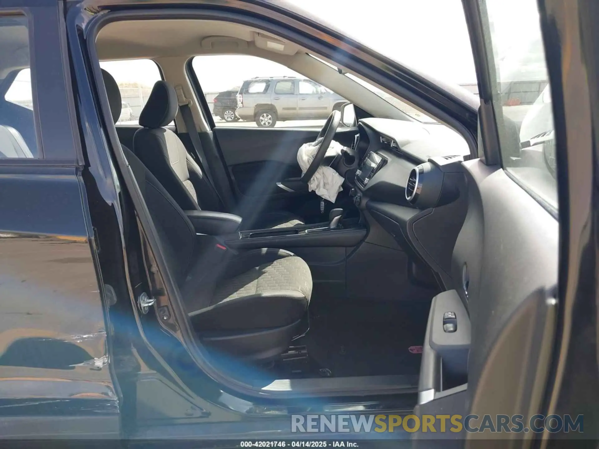 5 Photograph of a damaged car 3N1CP5CV8ML523372 NISSAN KICKS 2021