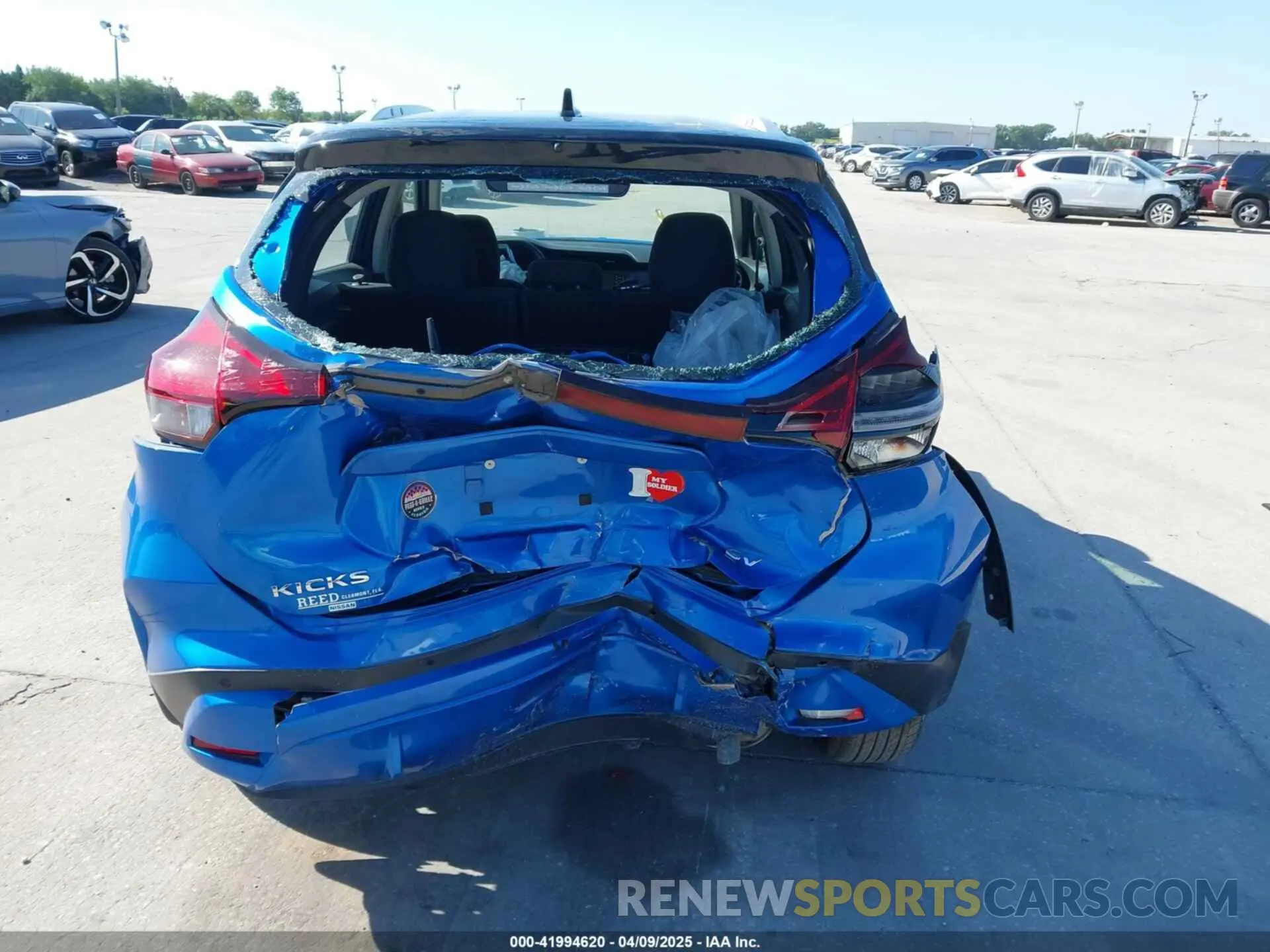 16 Photograph of a damaged car 3N1CP5CV9ML471976 NISSAN KICKS 2021