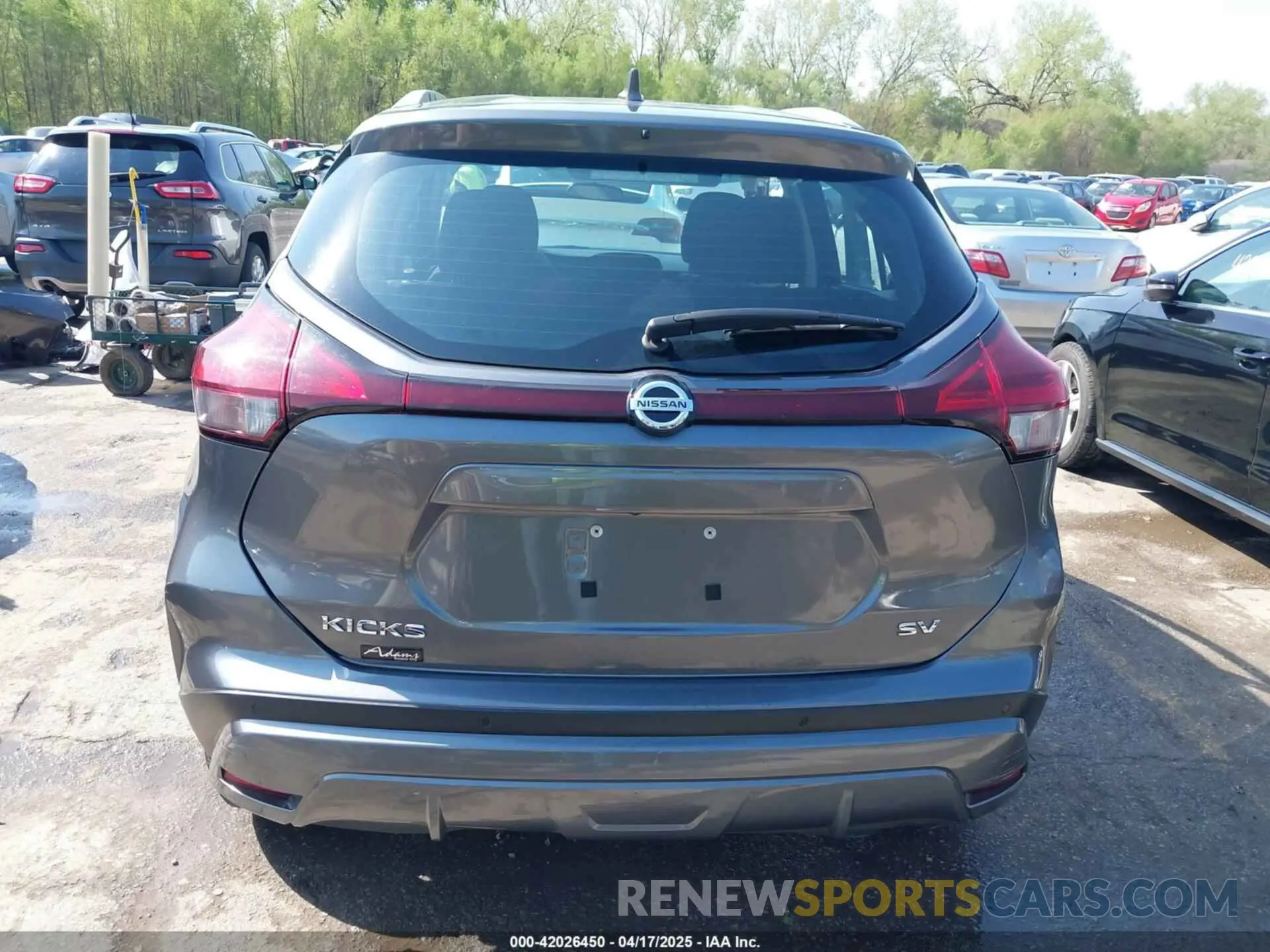 17 Photograph of a damaged car 3N1CP5CV9ML472075 NISSAN KICKS 2021
