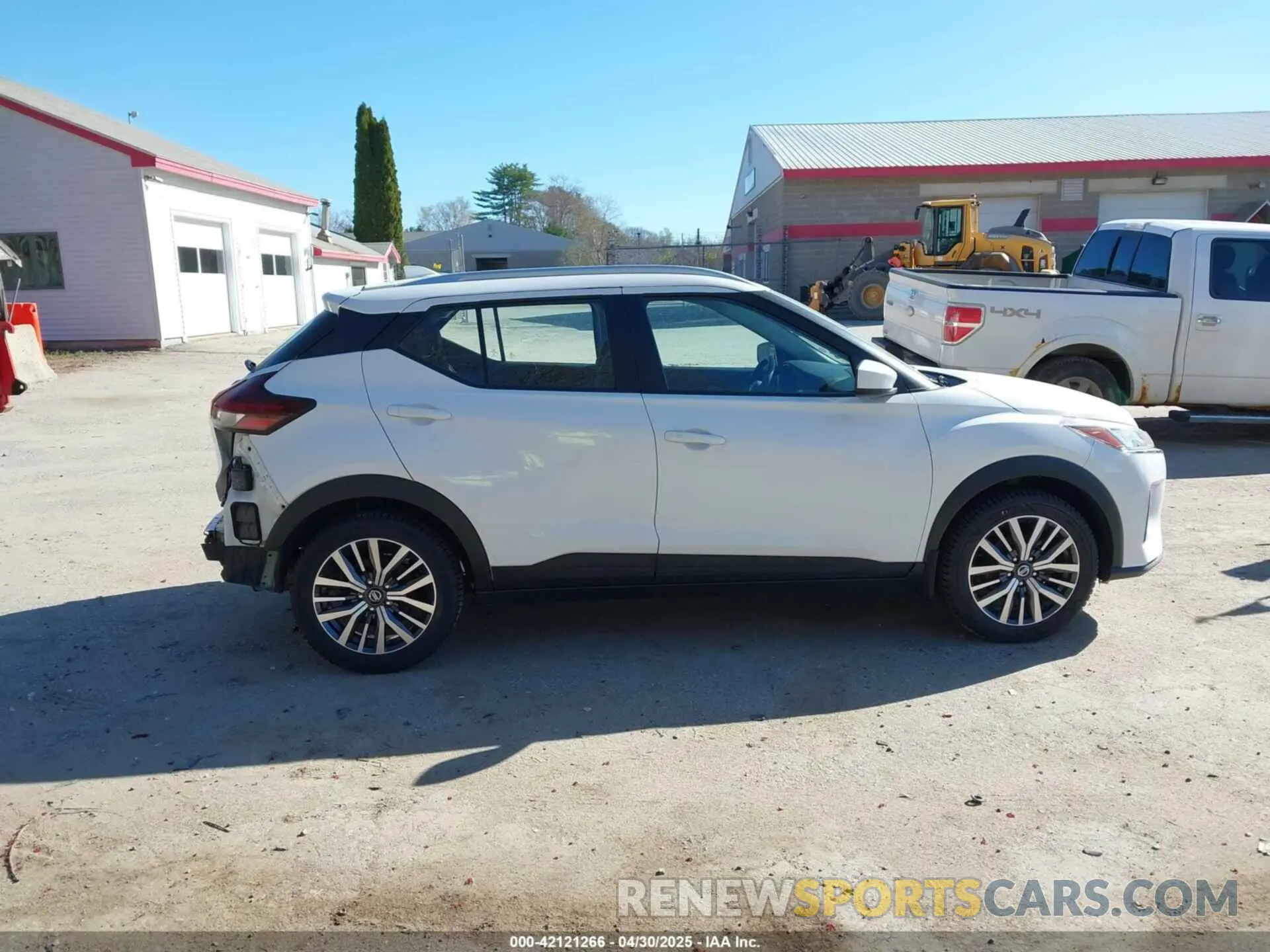 13 Photograph of a damaged car 3N1CP5CV9ML485943 NISSAN KICKS 2021