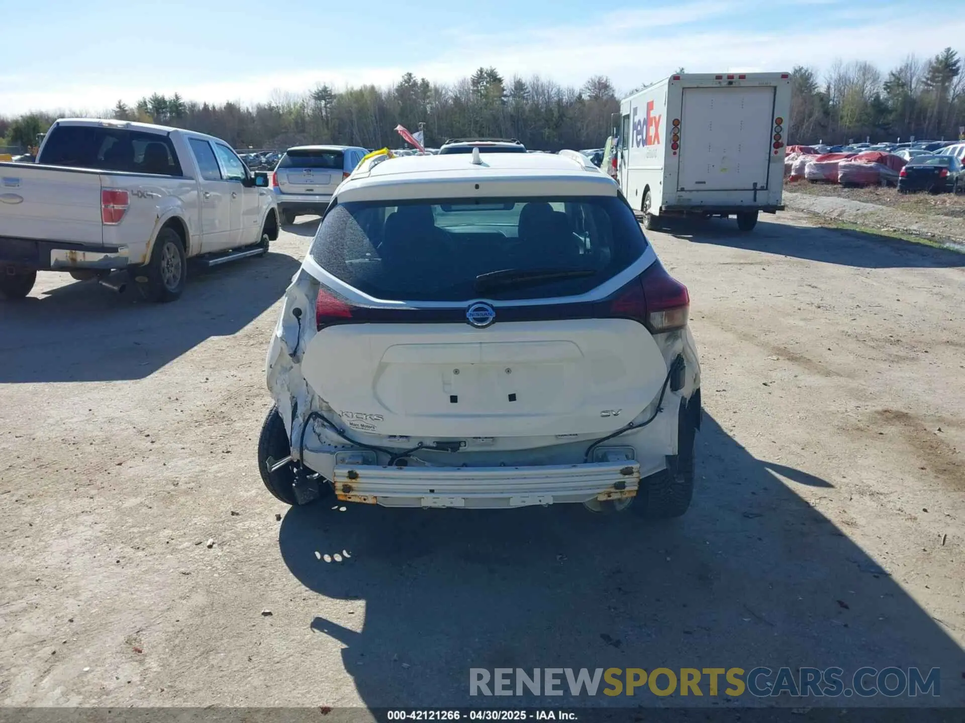 16 Photograph of a damaged car 3N1CP5CV9ML485943 NISSAN KICKS 2021