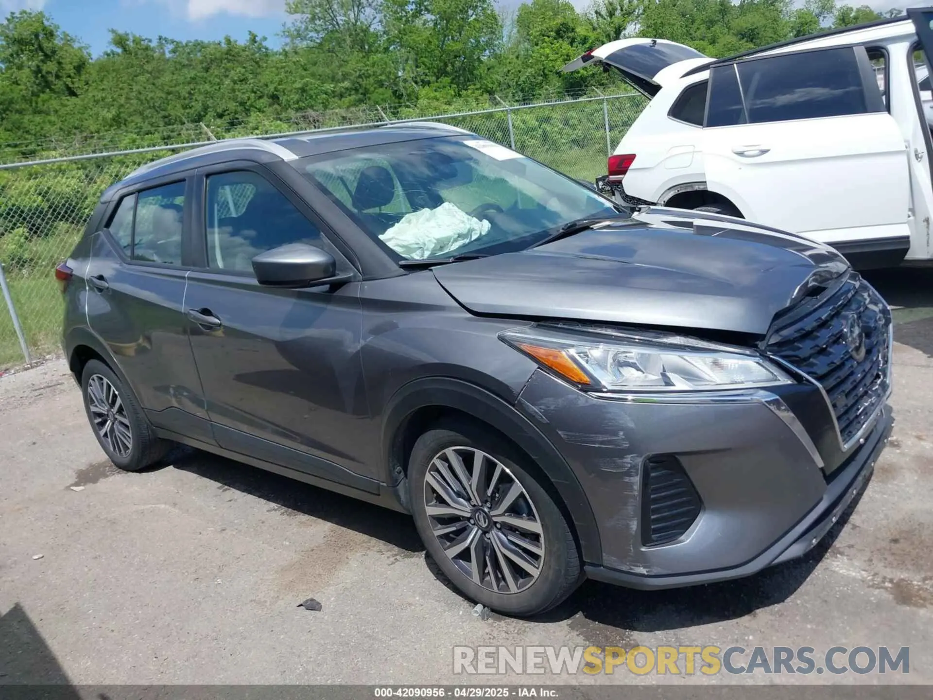 13 Photograph of a damaged car 3N1CP5CV9ML510923 NISSAN KICKS 2021