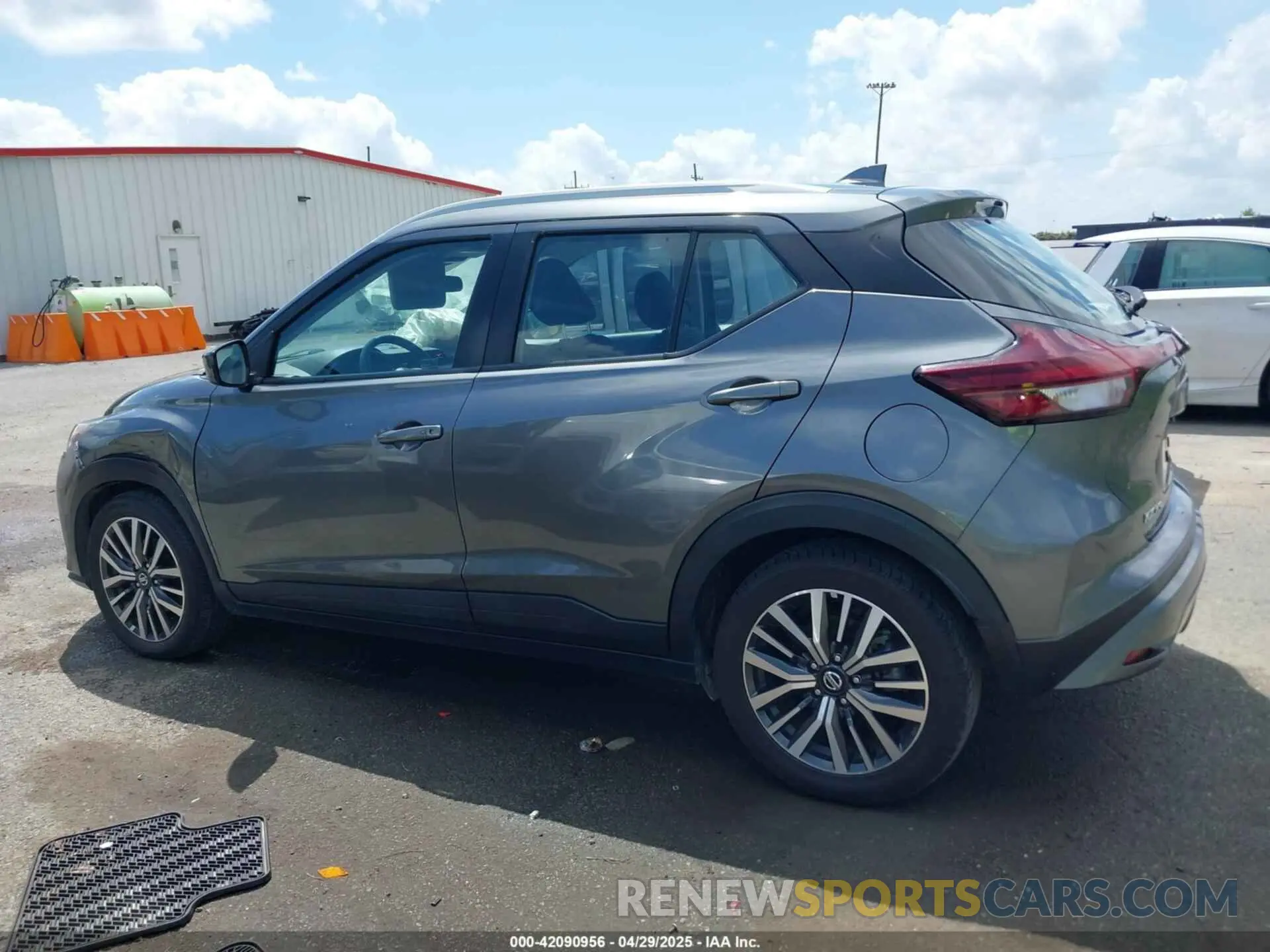 14 Photograph of a damaged car 3N1CP5CV9ML510923 NISSAN KICKS 2021