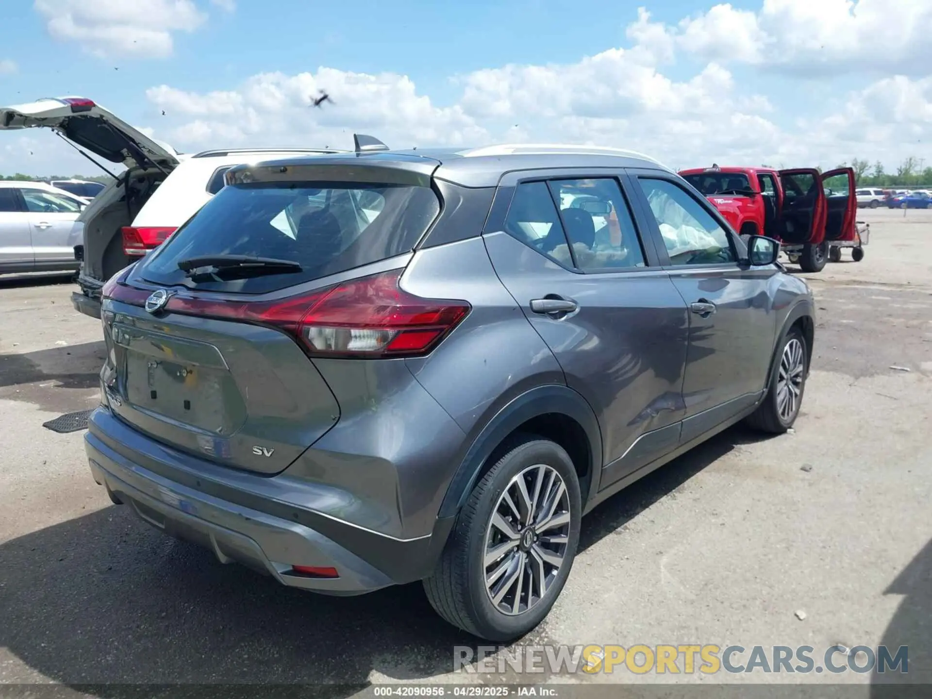 4 Photograph of a damaged car 3N1CP5CV9ML510923 NISSAN KICKS 2021