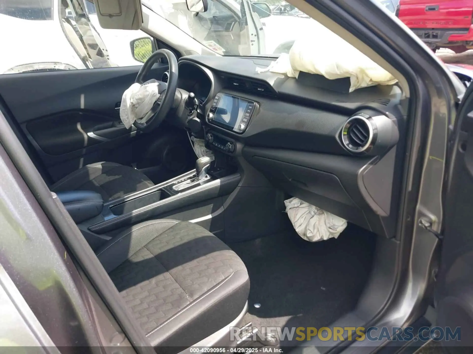 5 Photograph of a damaged car 3N1CP5CV9ML510923 NISSAN KICKS 2021