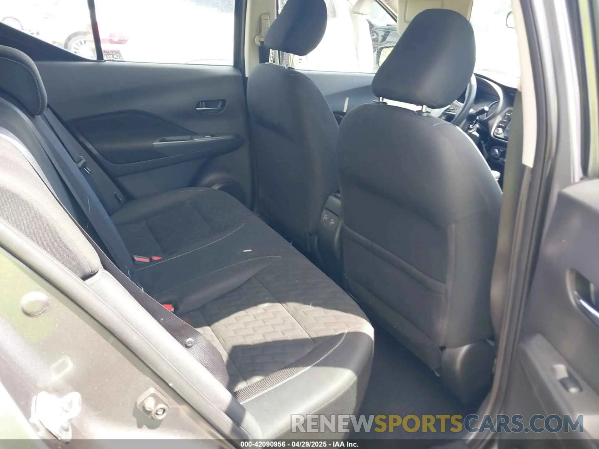 8 Photograph of a damaged car 3N1CP5CV9ML510923 NISSAN KICKS 2021