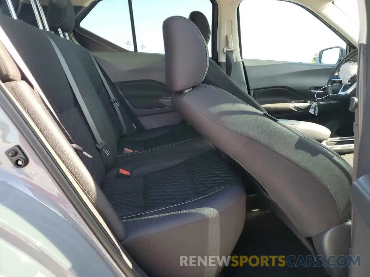 11 Photograph of a damaged car 3N1CP5CV9ML515796 NISSAN KICKS 2021