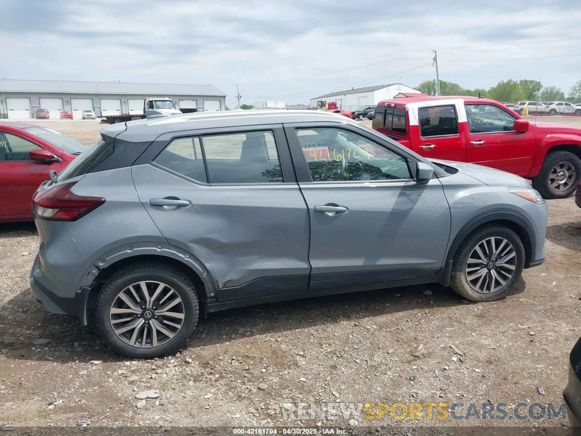 13 Photograph of a damaged car 3N1CP5CV9ML522148 NISSAN KICKS 2021