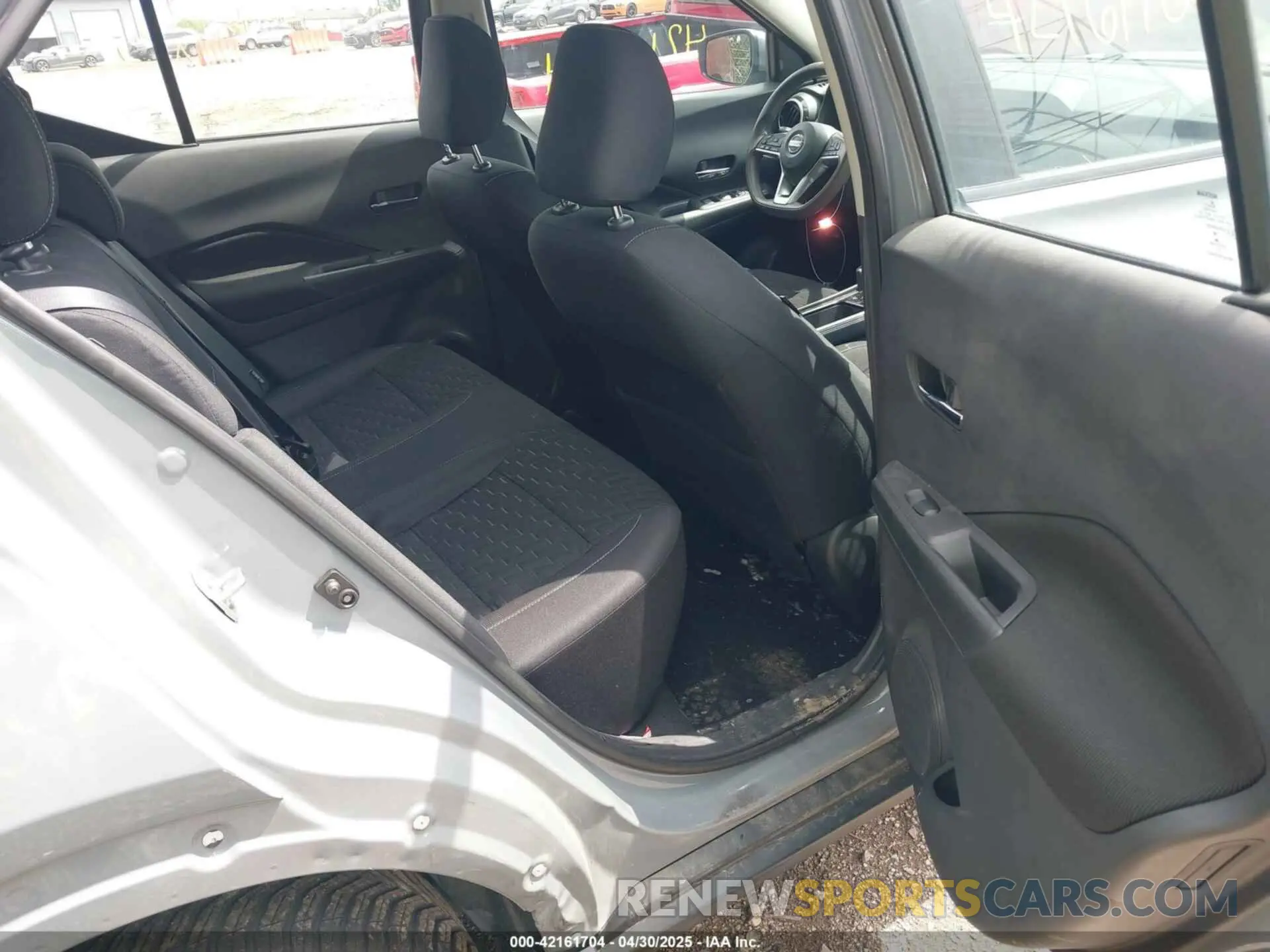 8 Photograph of a damaged car 3N1CP5CV9ML522148 NISSAN KICKS 2021