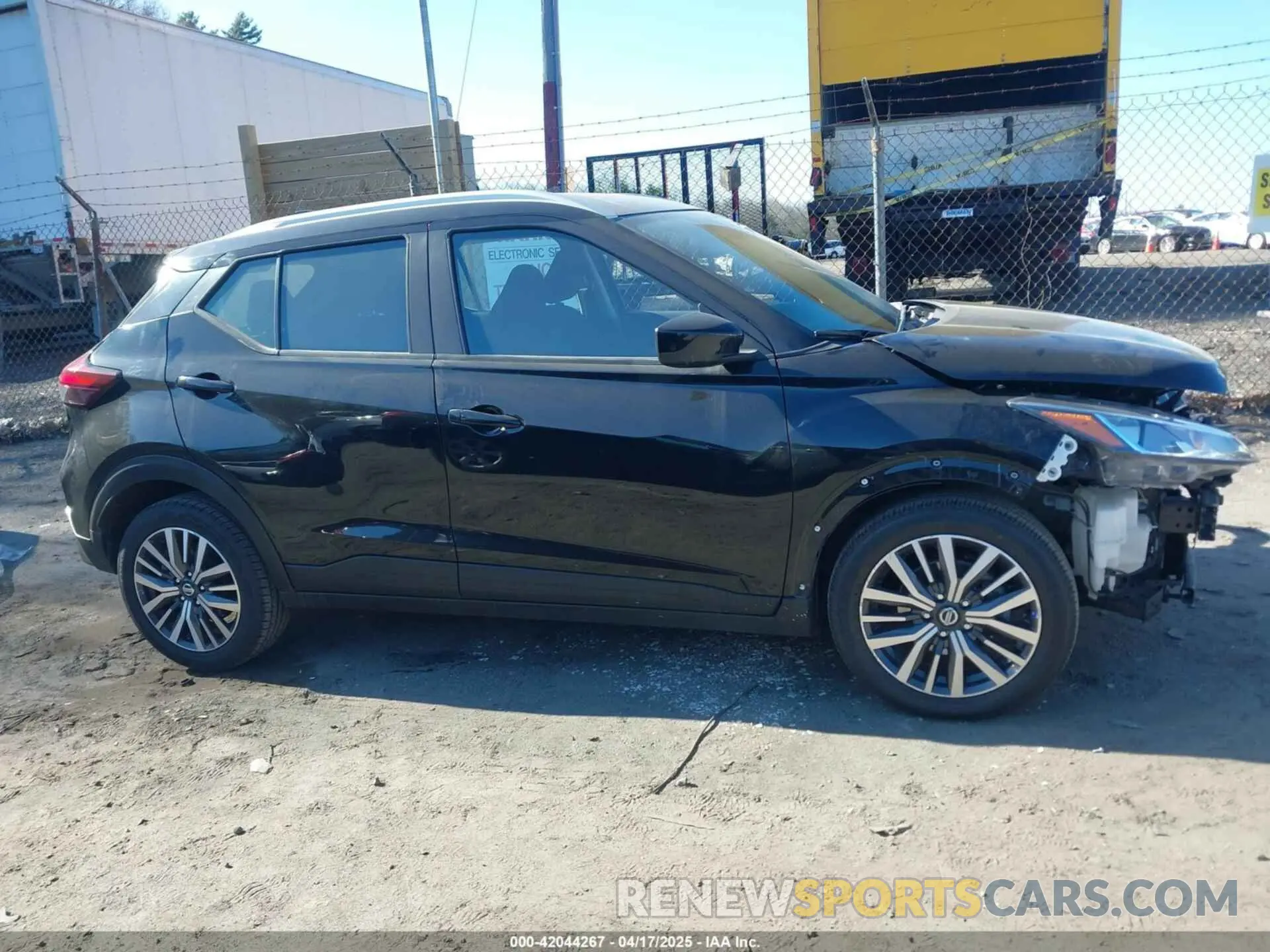 14 Photograph of a damaged car 3N1CP5CV9ML523140 NISSAN KICKS 2021