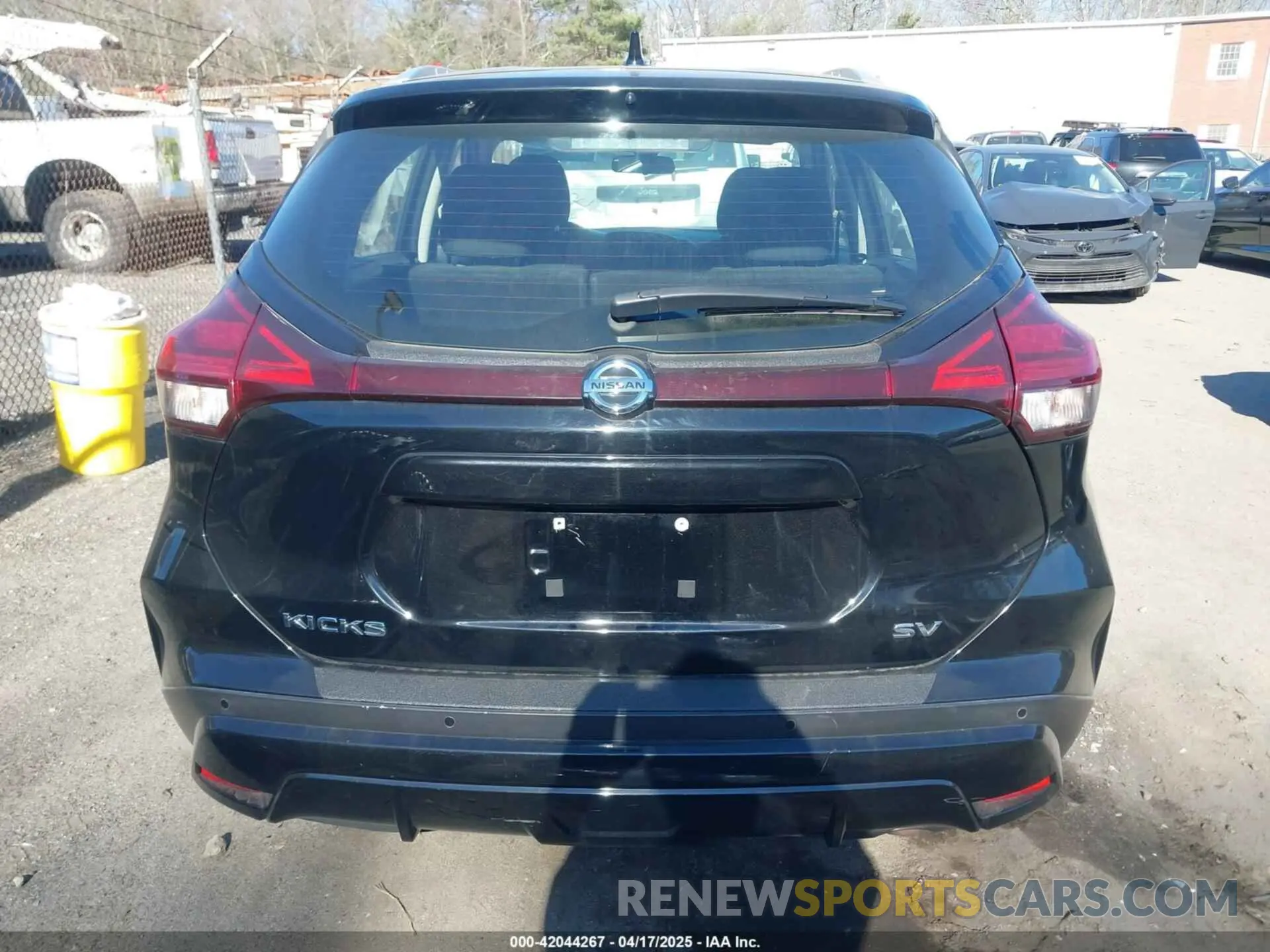 17 Photograph of a damaged car 3N1CP5CV9ML523140 NISSAN KICKS 2021