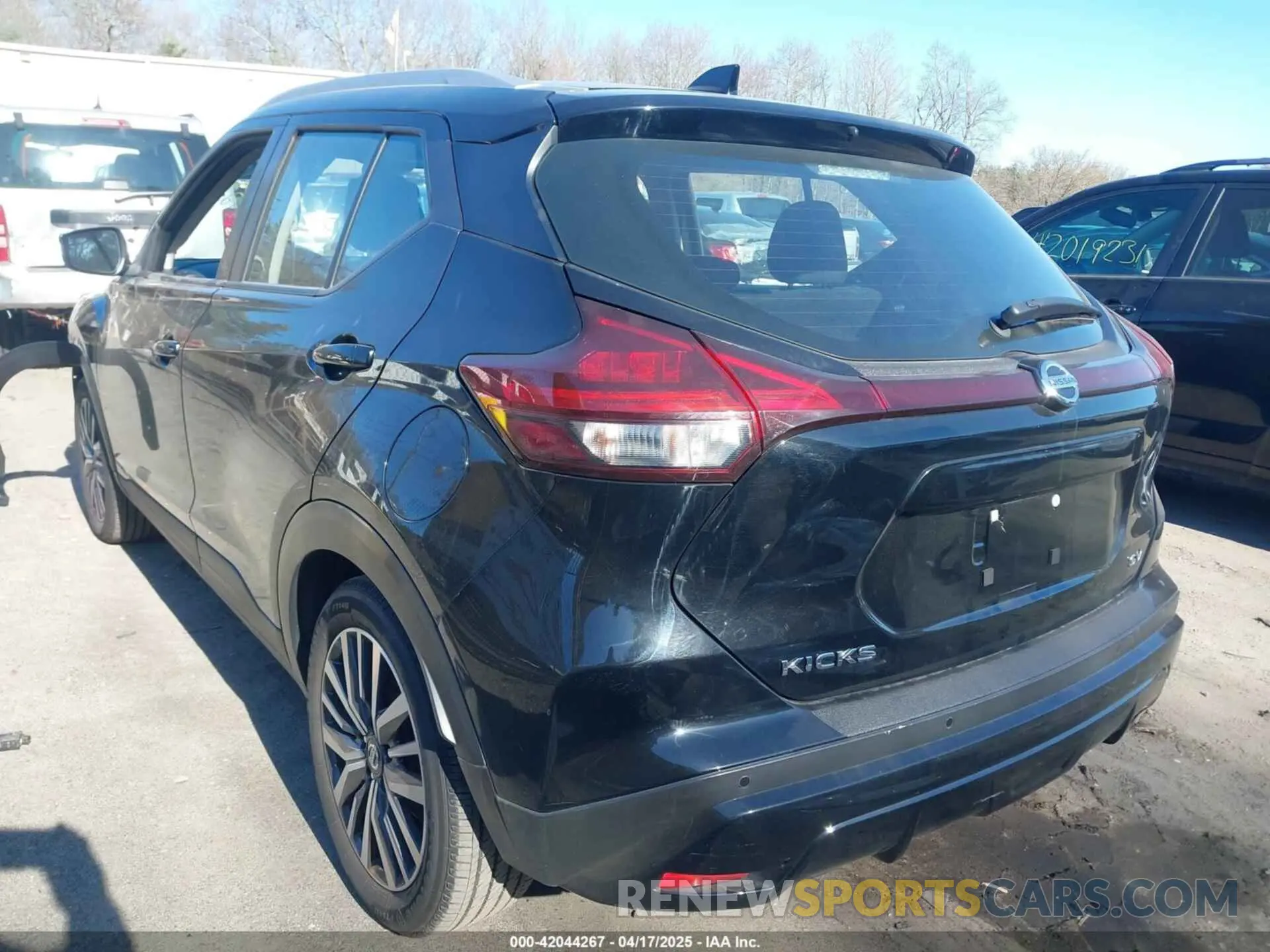 3 Photograph of a damaged car 3N1CP5CV9ML523140 NISSAN KICKS 2021