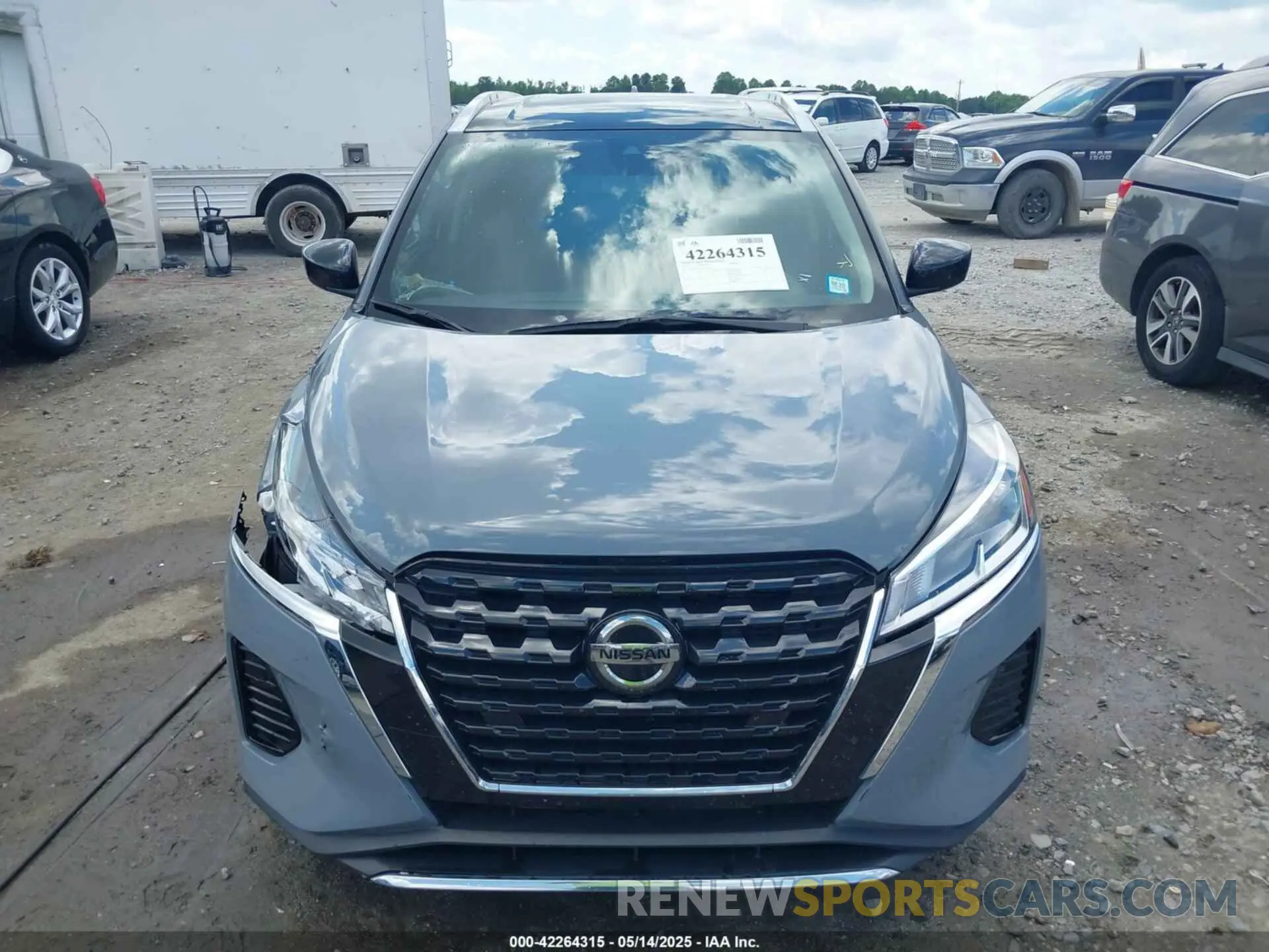 12 Photograph of a damaged car 3N1CP5CV9ML541394 NISSAN KICKS 2021