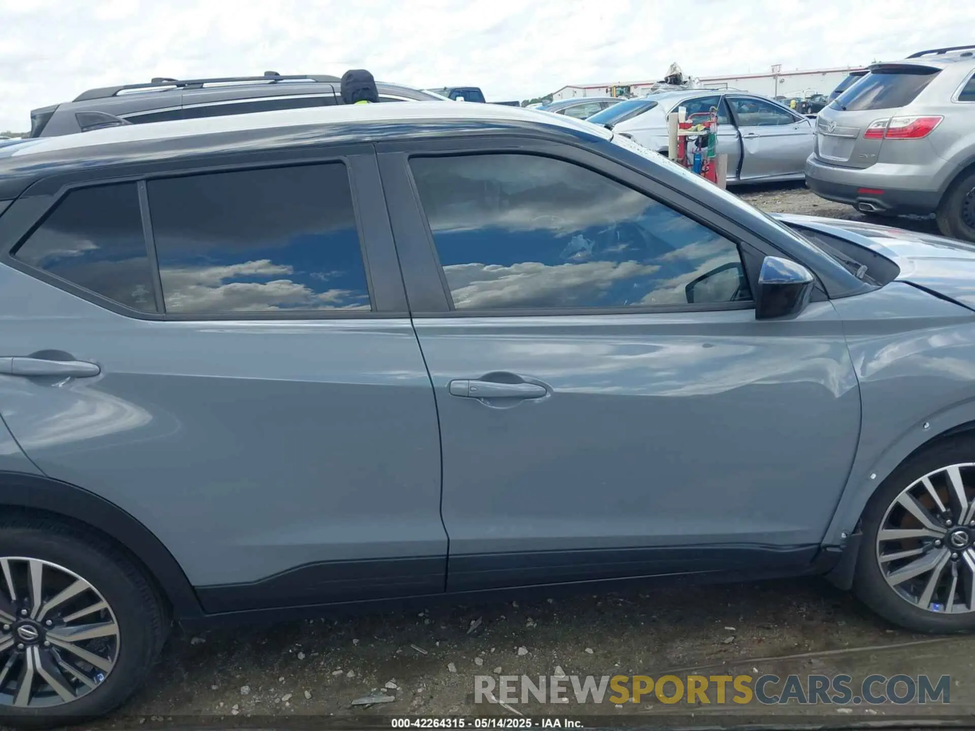 13 Photograph of a damaged car 3N1CP5CV9ML541394 NISSAN KICKS 2021