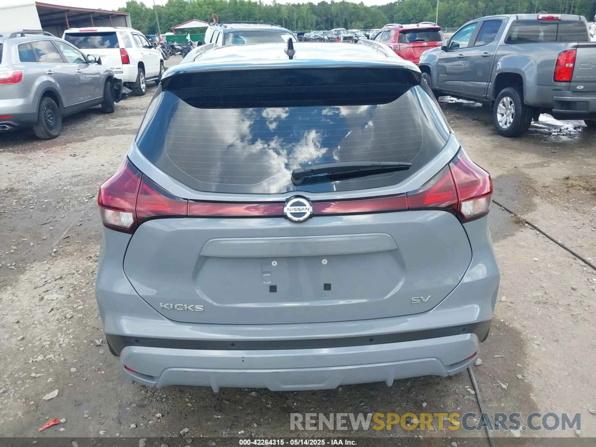 16 Photograph of a damaged car 3N1CP5CV9ML541394 NISSAN KICKS 2021