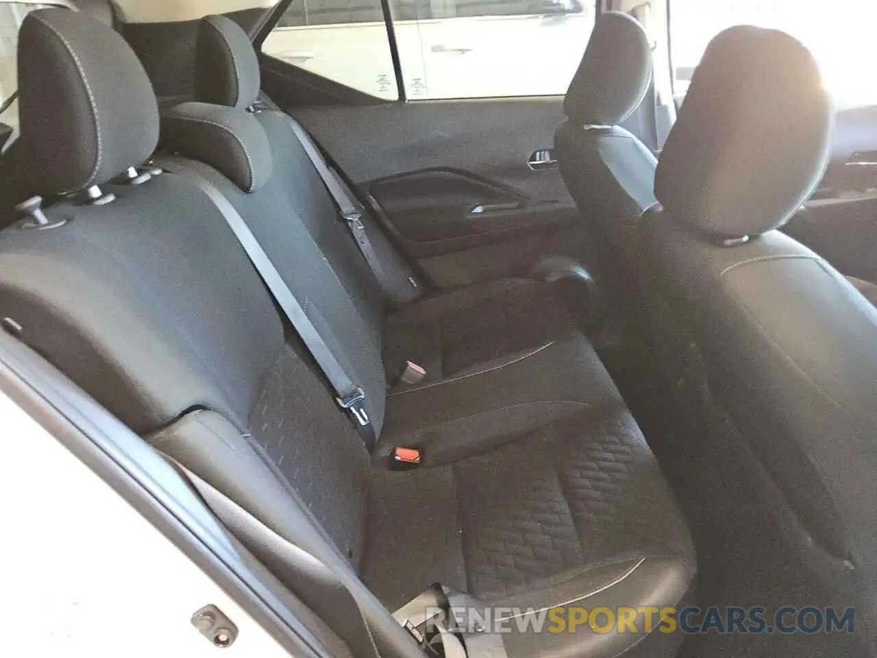 11 Photograph of a damaged car 3N1CP5CVXML466253 NISSAN KICKS 2021