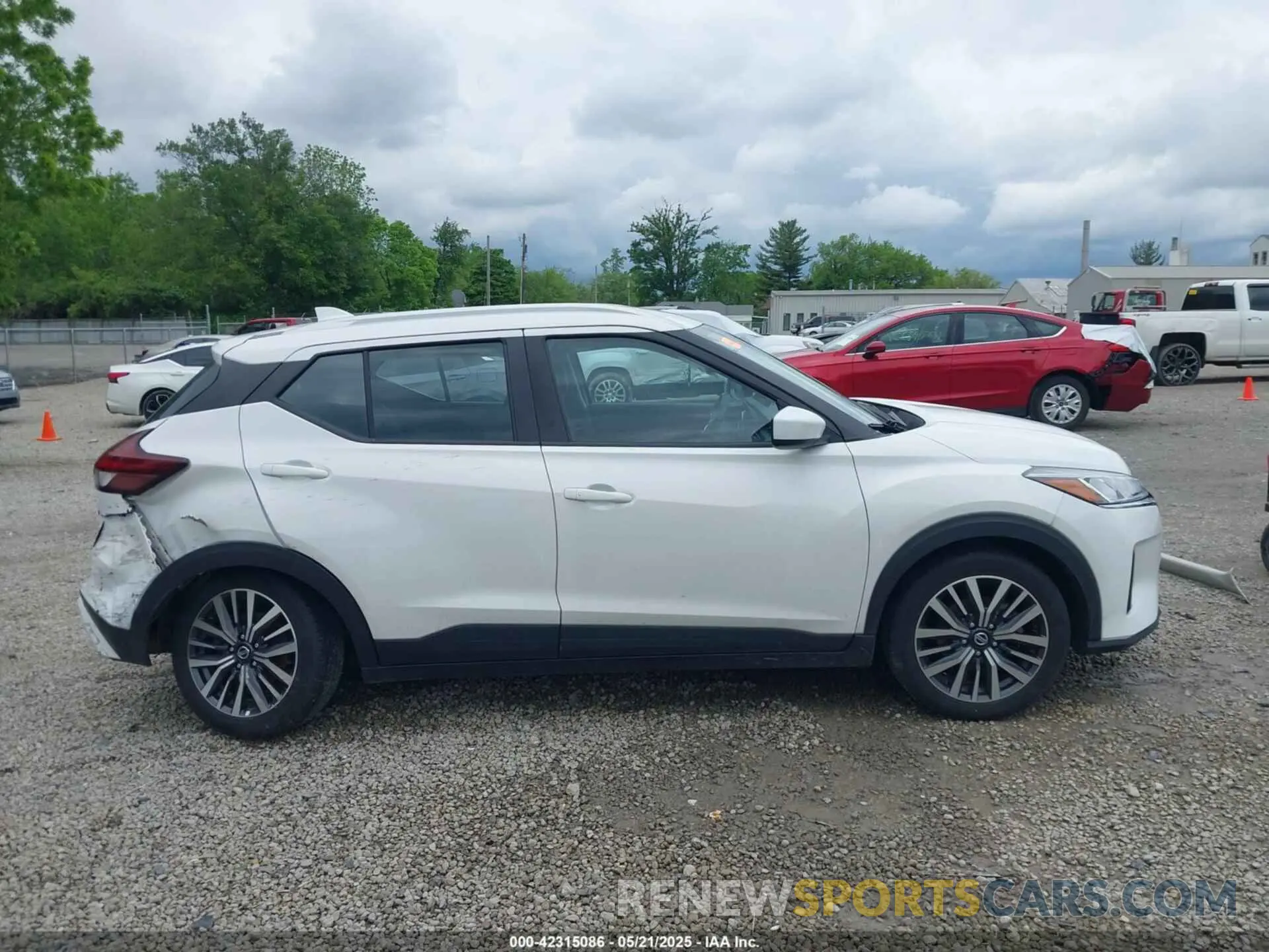 14 Photograph of a damaged car 3N1CP5CVXML481254 NISSAN KICKS 2021
