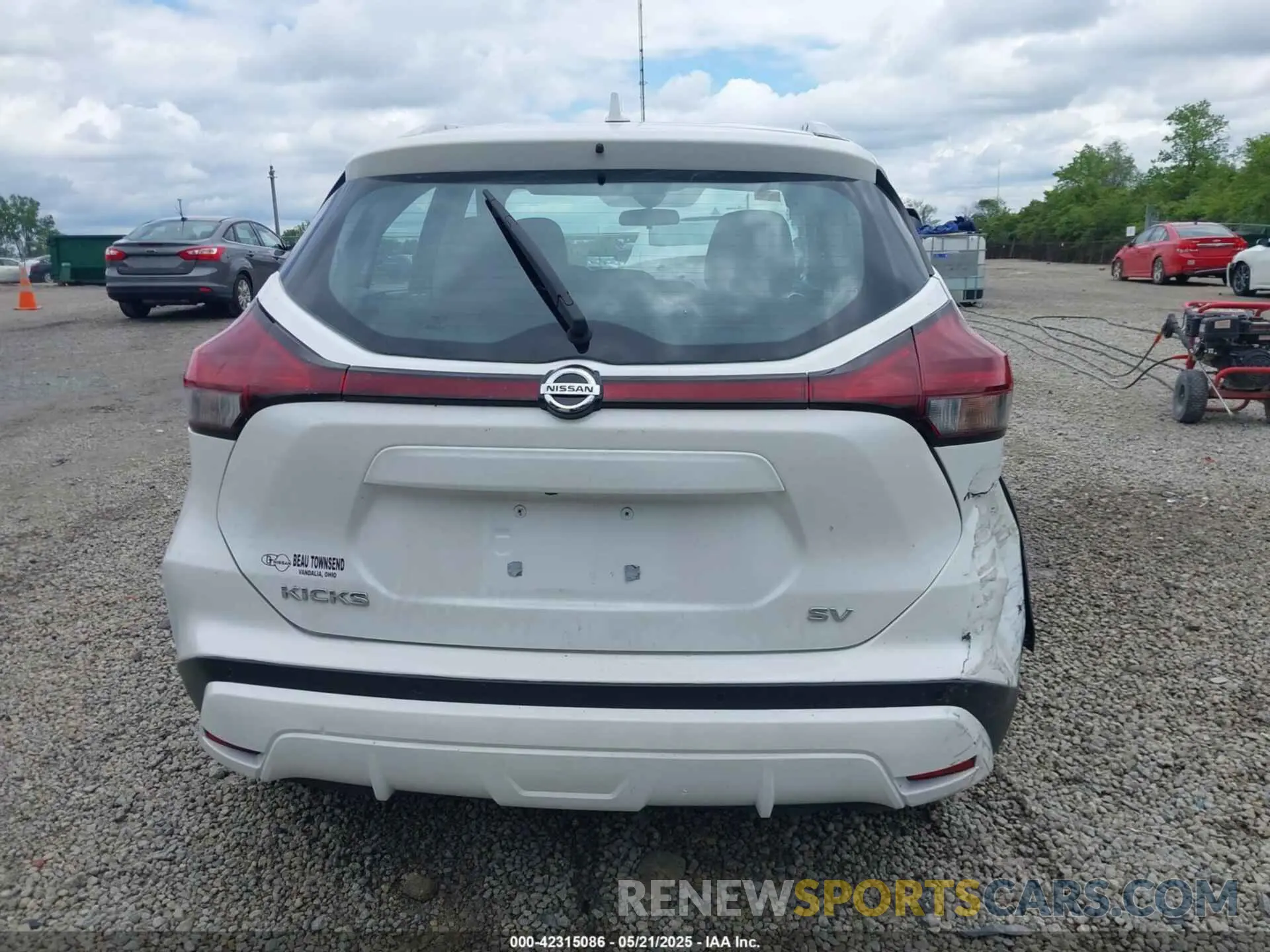 17 Photograph of a damaged car 3N1CP5CVXML481254 NISSAN KICKS 2021