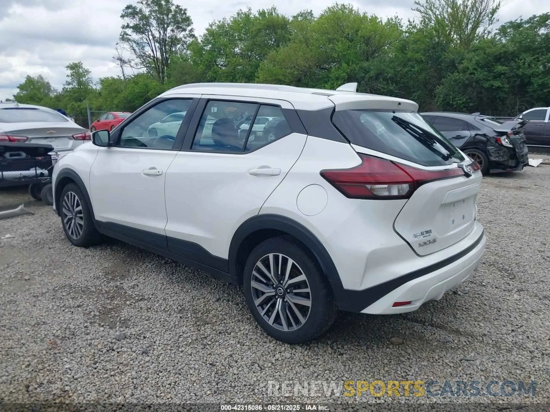 3 Photograph of a damaged car 3N1CP5CVXML481254 NISSAN KICKS 2021