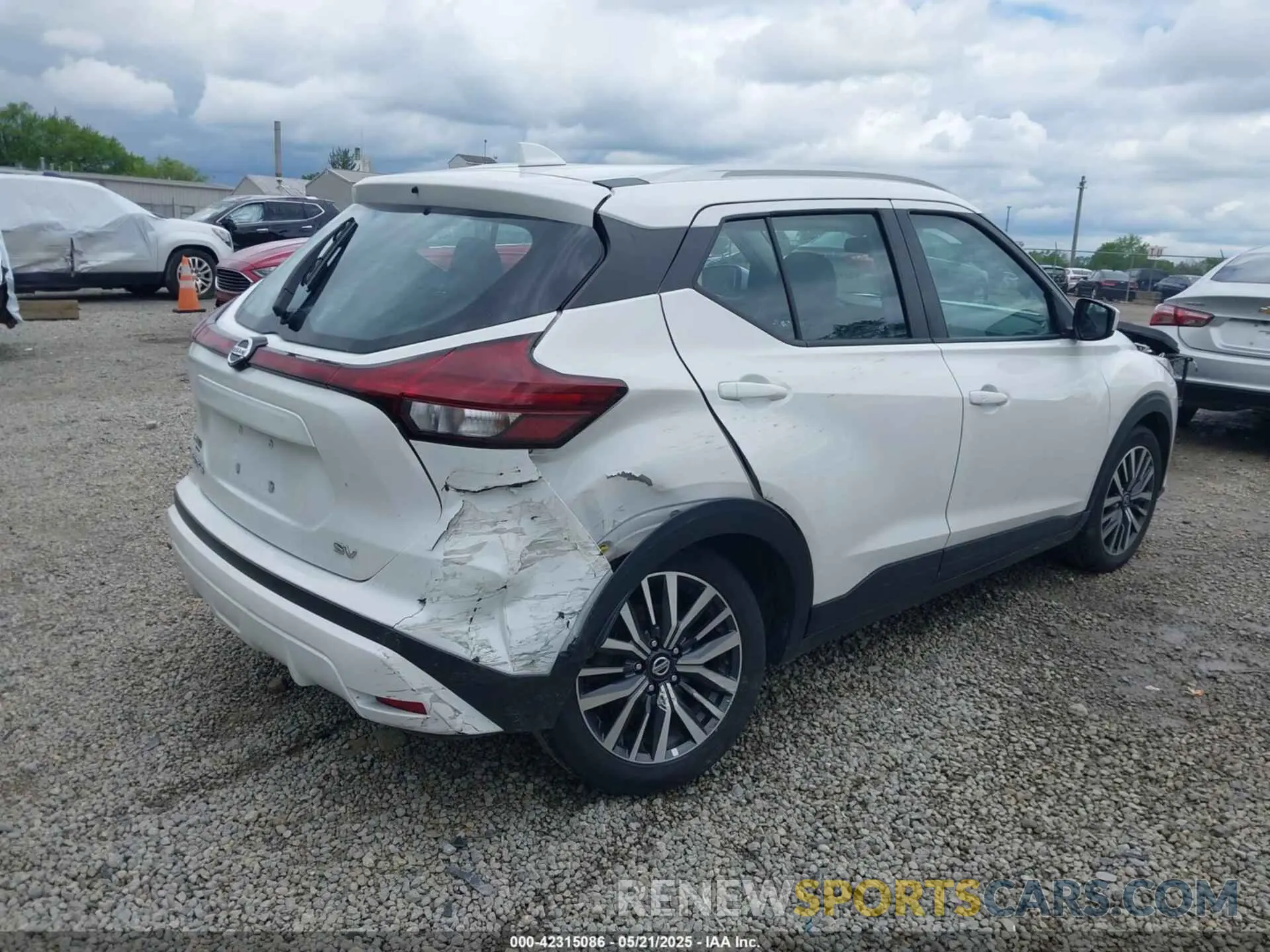 4 Photograph of a damaged car 3N1CP5CVXML481254 NISSAN KICKS 2021