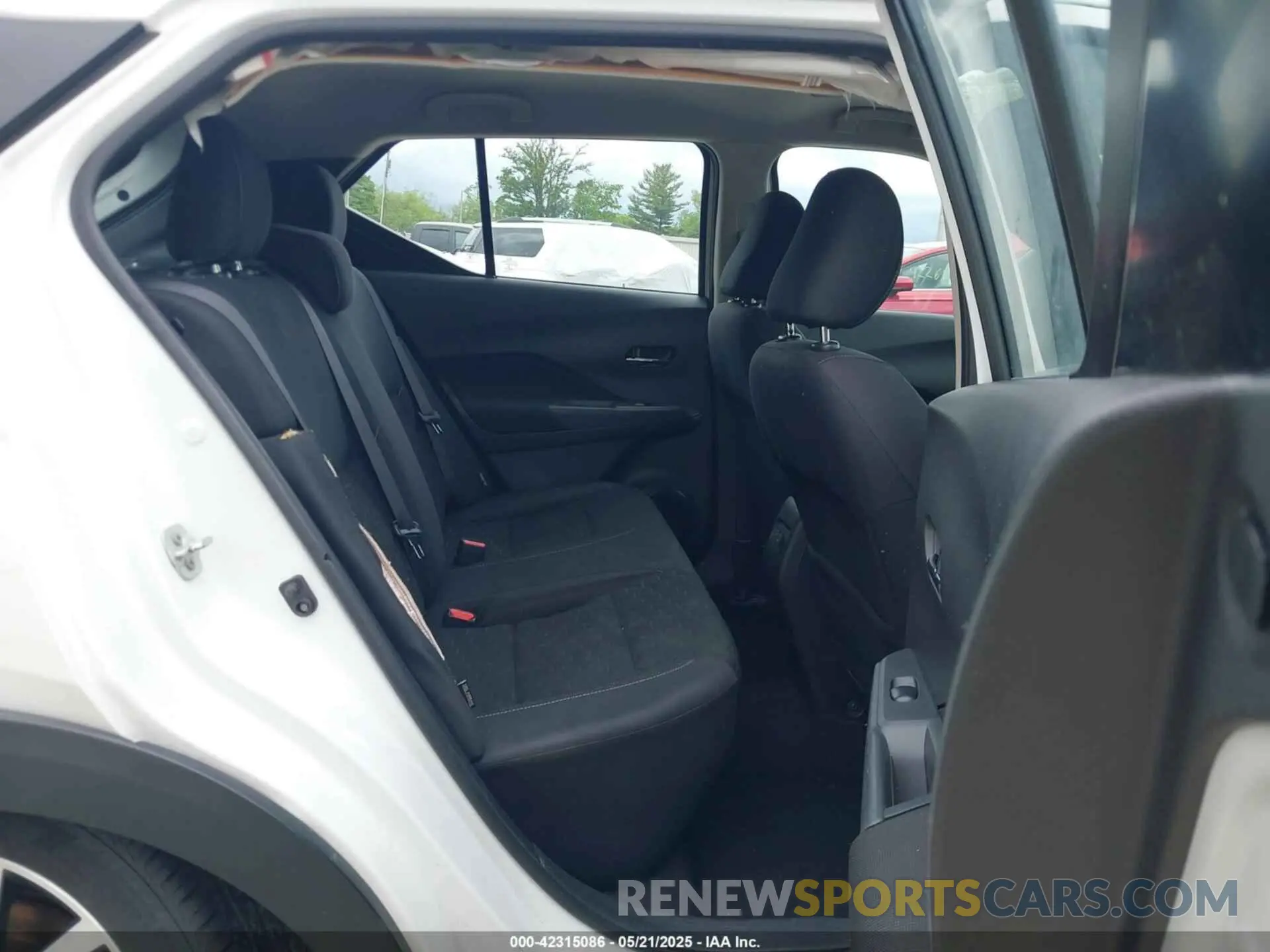 8 Photograph of a damaged car 3N1CP5CVXML481254 NISSAN KICKS 2021