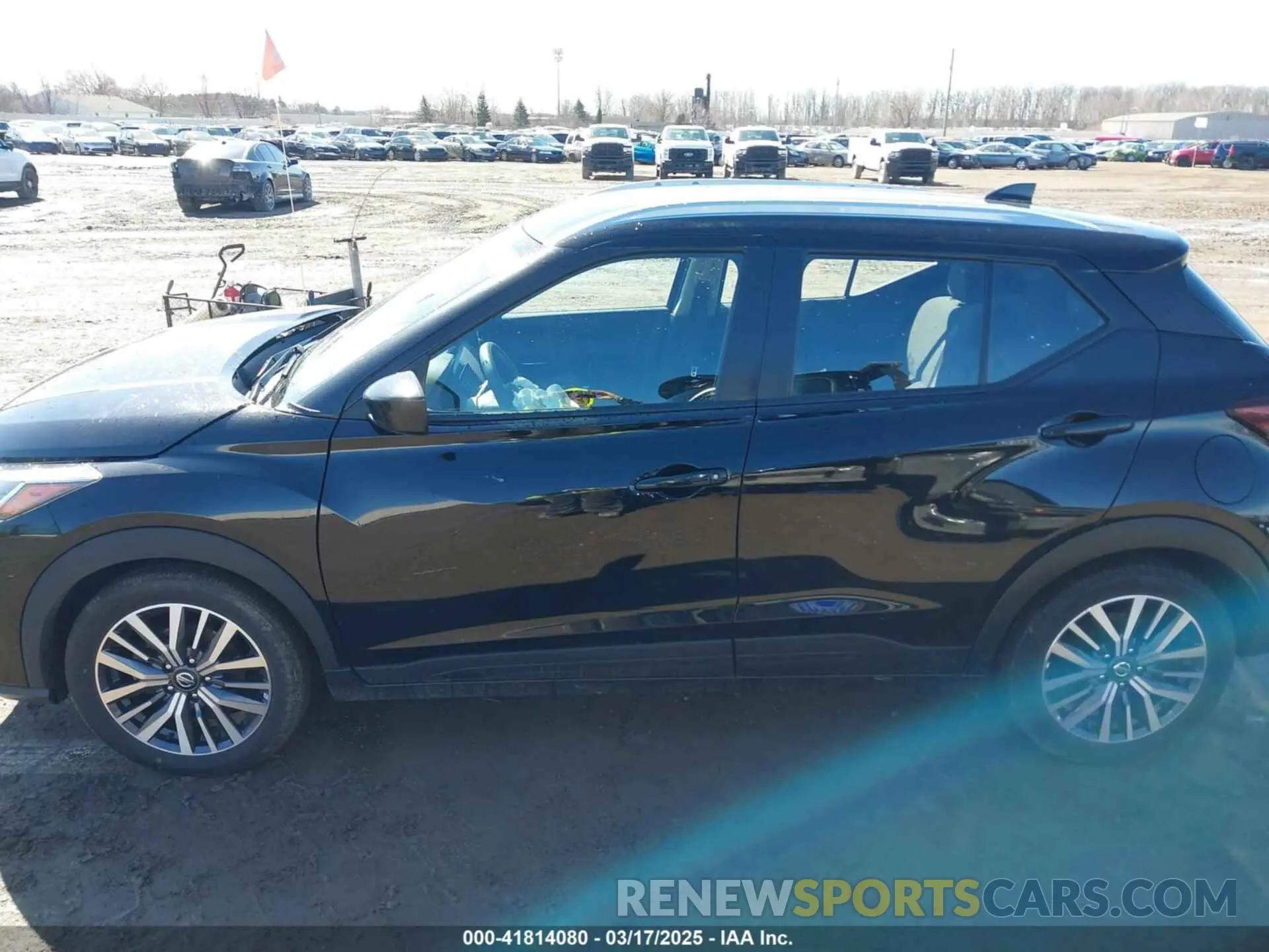 14 Photograph of a damaged car 3N1CP5CVXML523471 NISSAN KICKS 2021