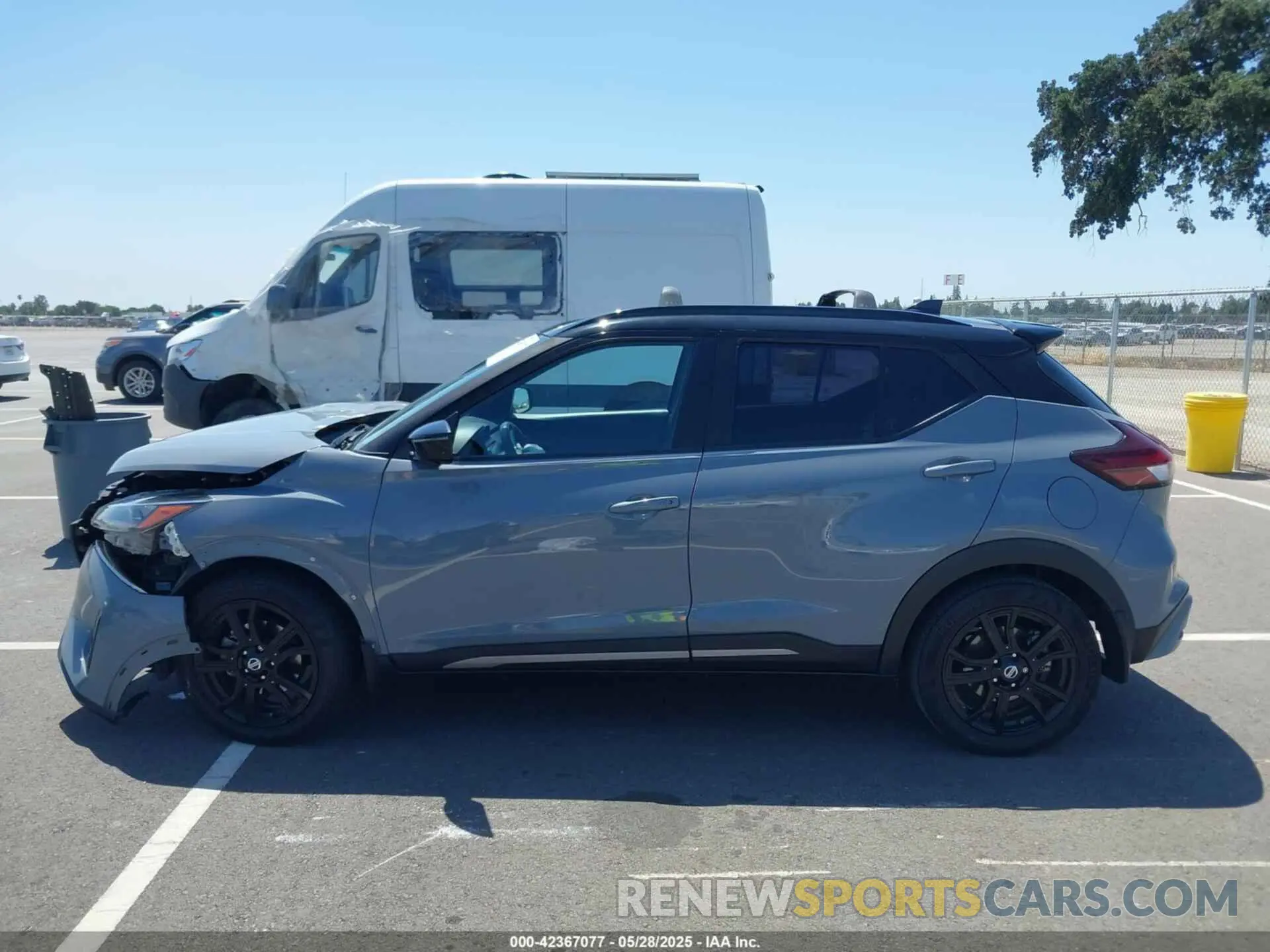 14 Photograph of a damaged car 3N1CP5DV0ML490334 NISSAN KICKS 2021