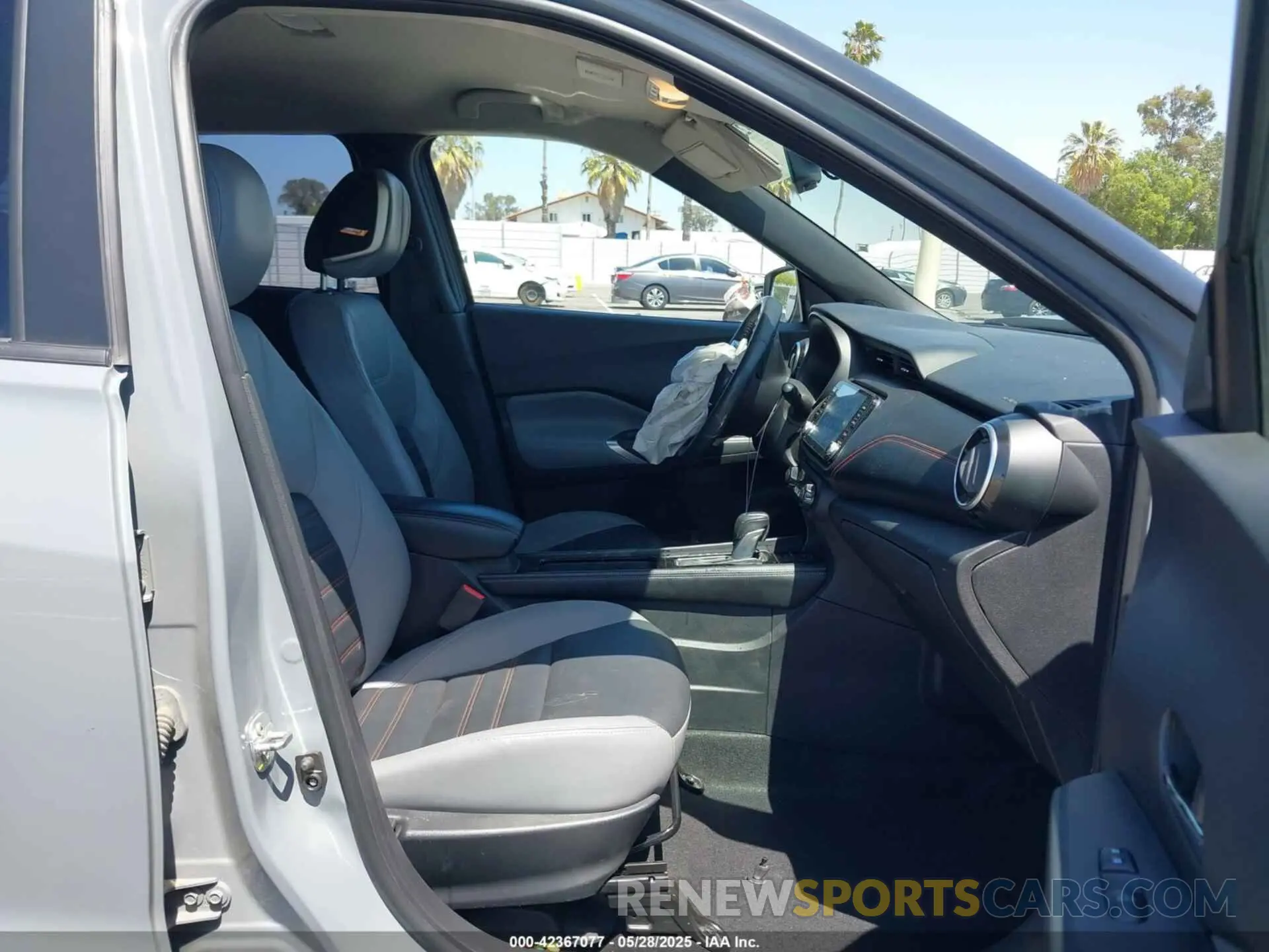 5 Photograph of a damaged car 3N1CP5DV0ML490334 NISSAN KICKS 2021