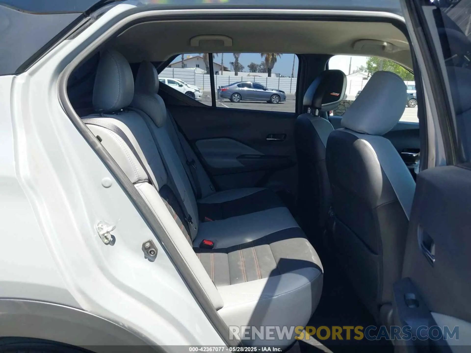 8 Photograph of a damaged car 3N1CP5DV0ML490334 NISSAN KICKS 2021