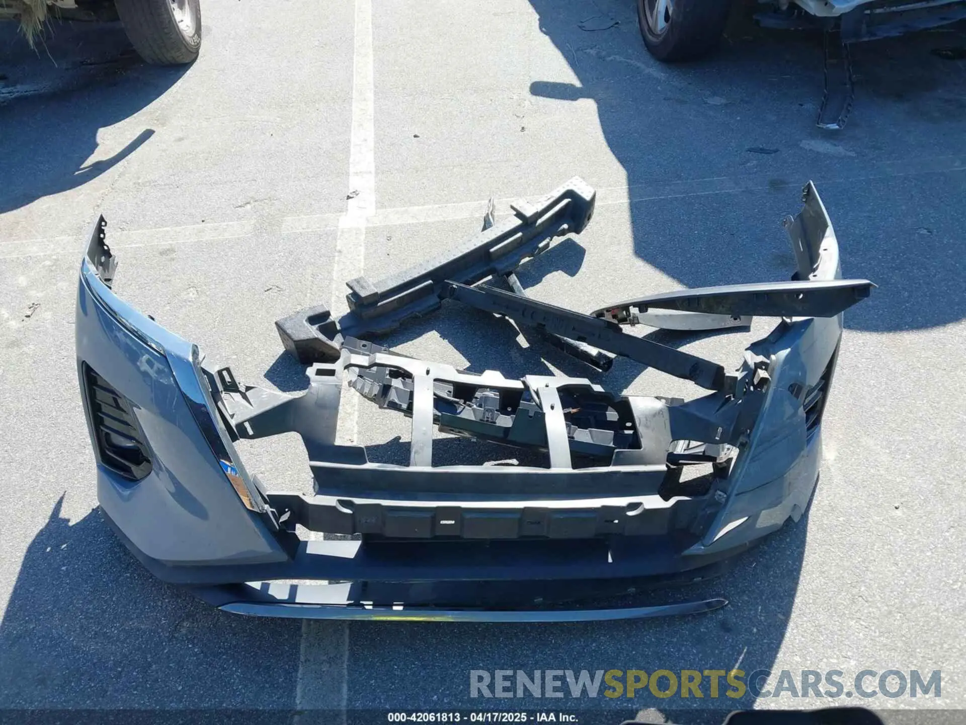 12 Photograph of a damaged car 3N1CP5DV0ML510825 NISSAN KICKS 2021
